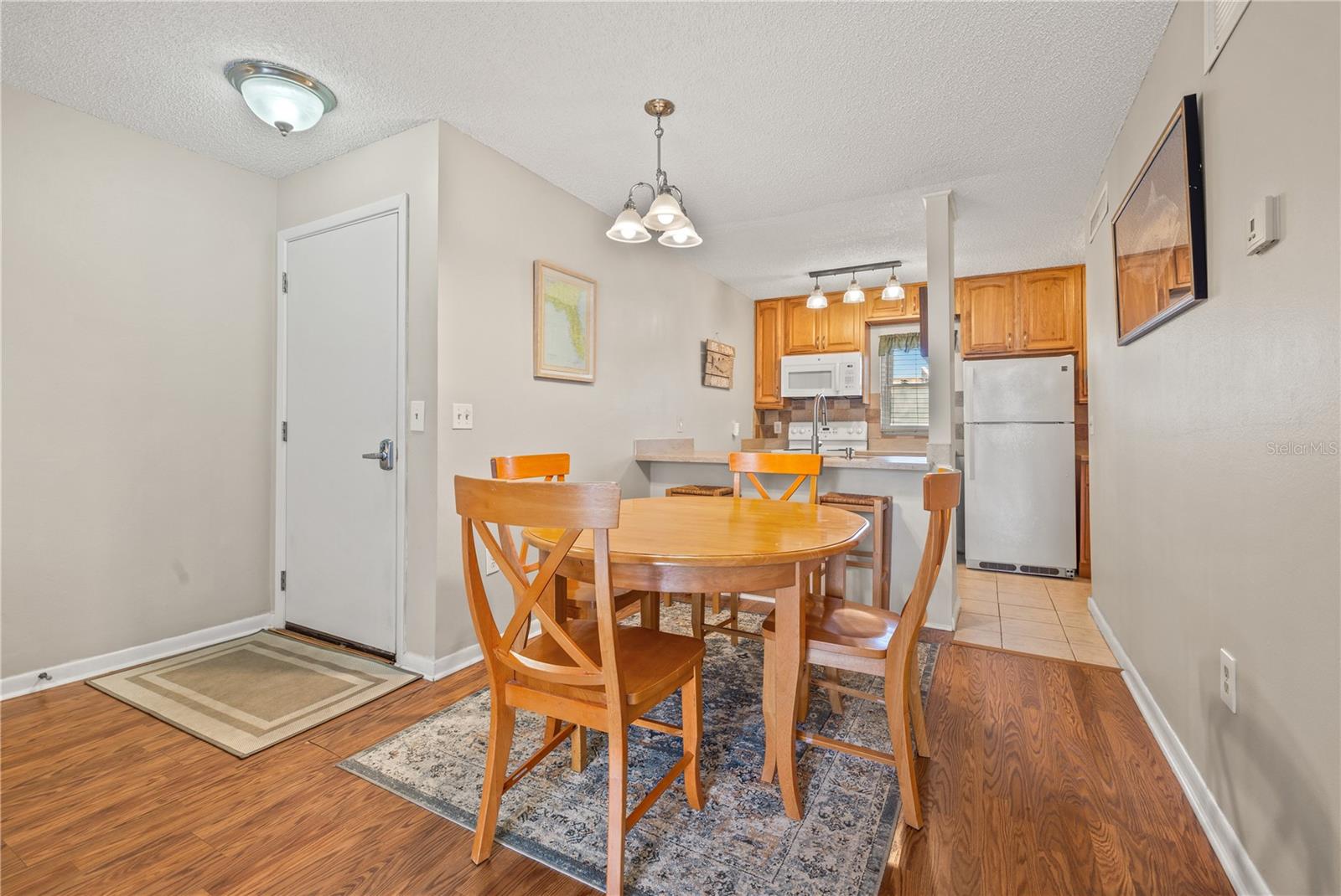 Listing photo id 6 for 380 Medallion Boulevard G