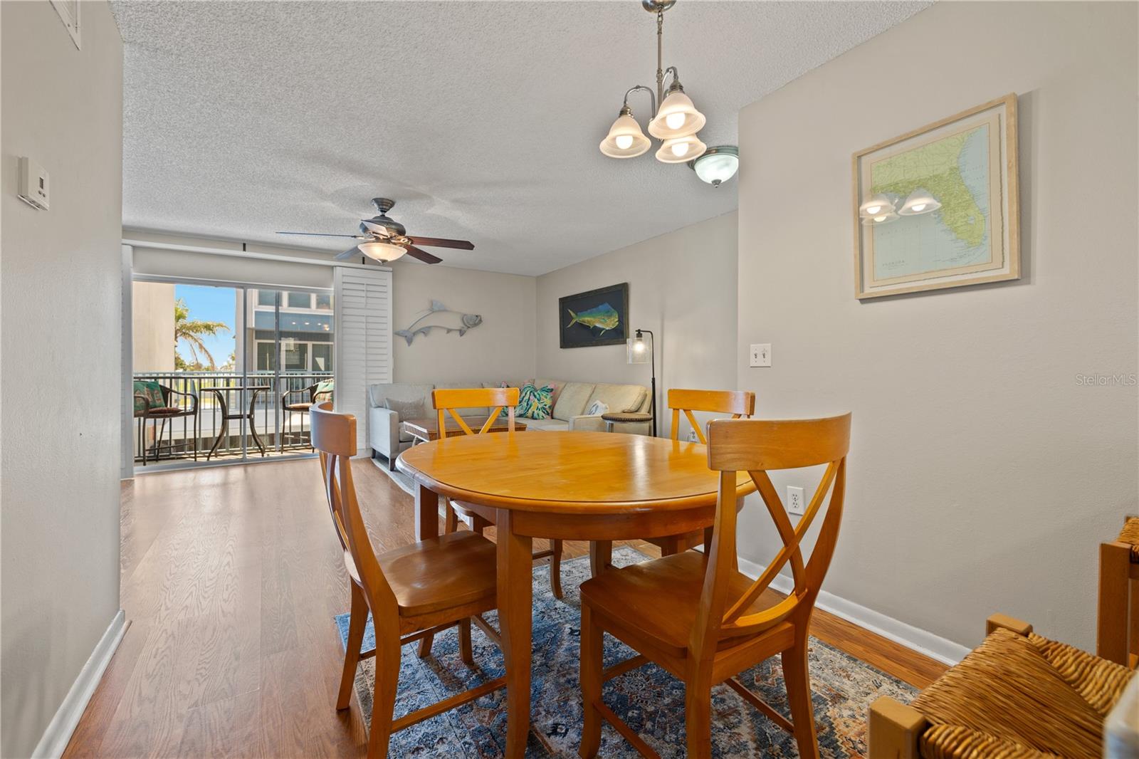Listing photo id 7 for 380 Medallion Boulevard G