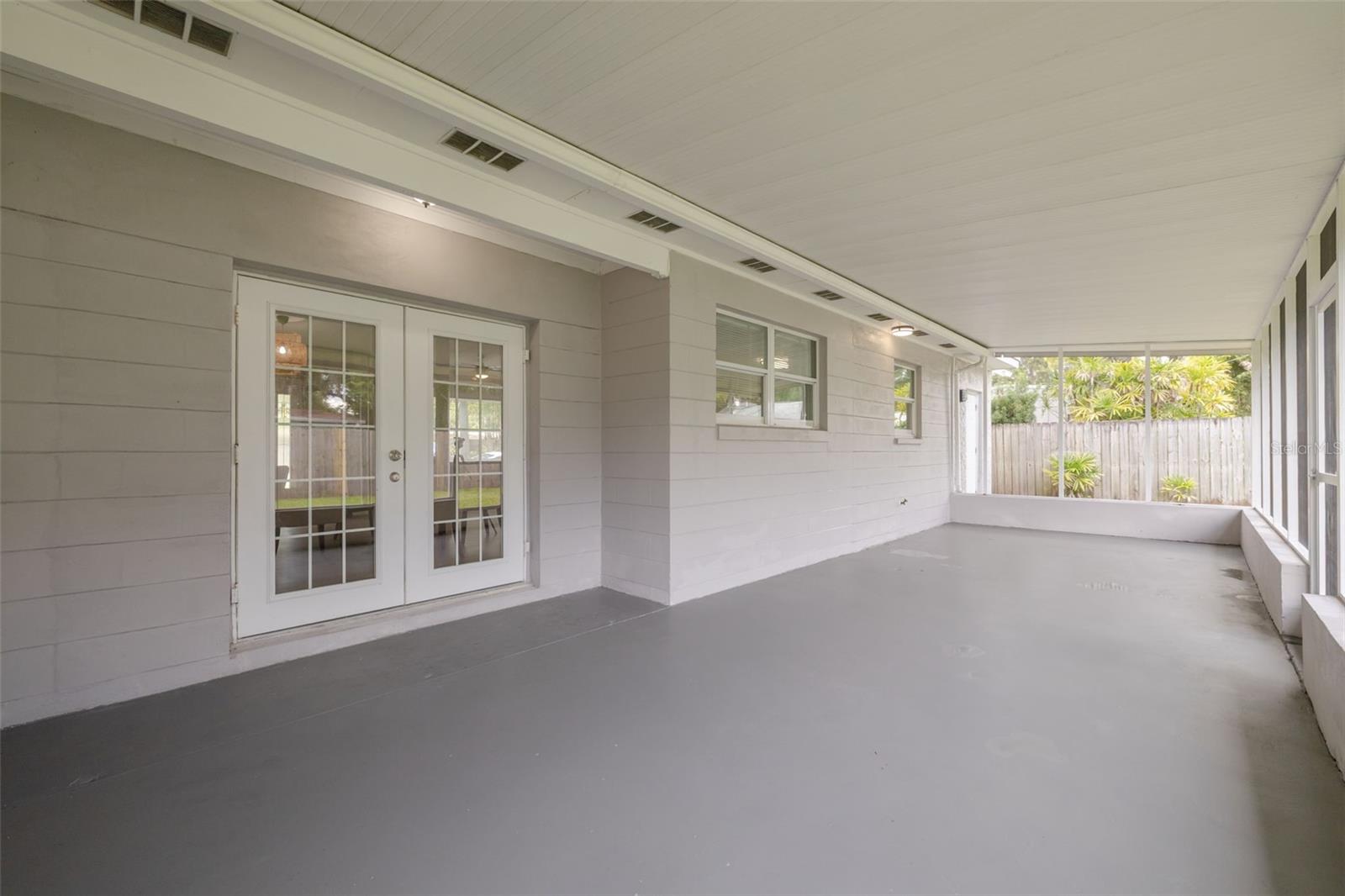 Image 18 of 25 For 505 Broxburn Avenue