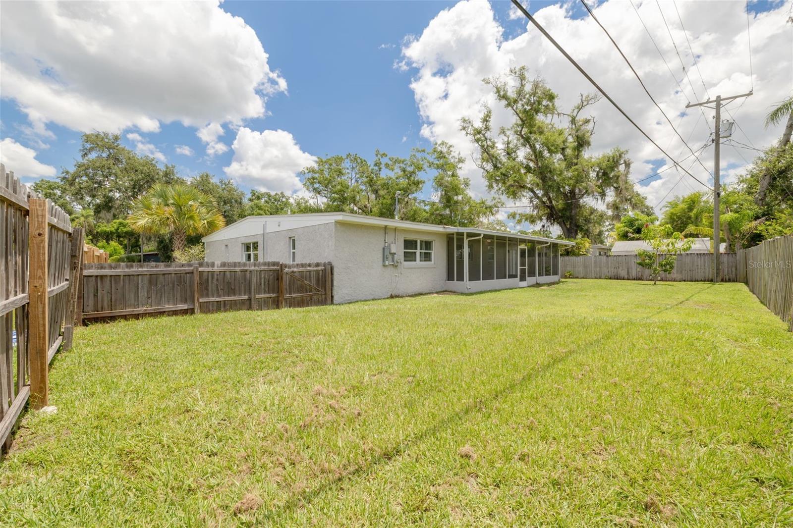 Image 19 of 25 For 505 Broxburn Avenue