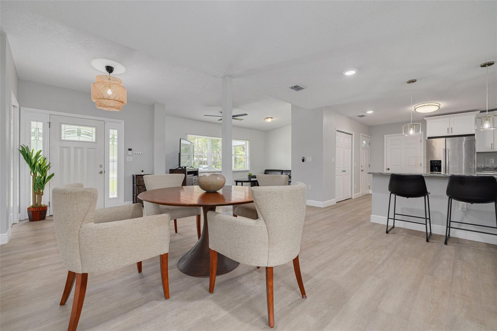 Image 3 of 25 For 505 Broxburn Avenue