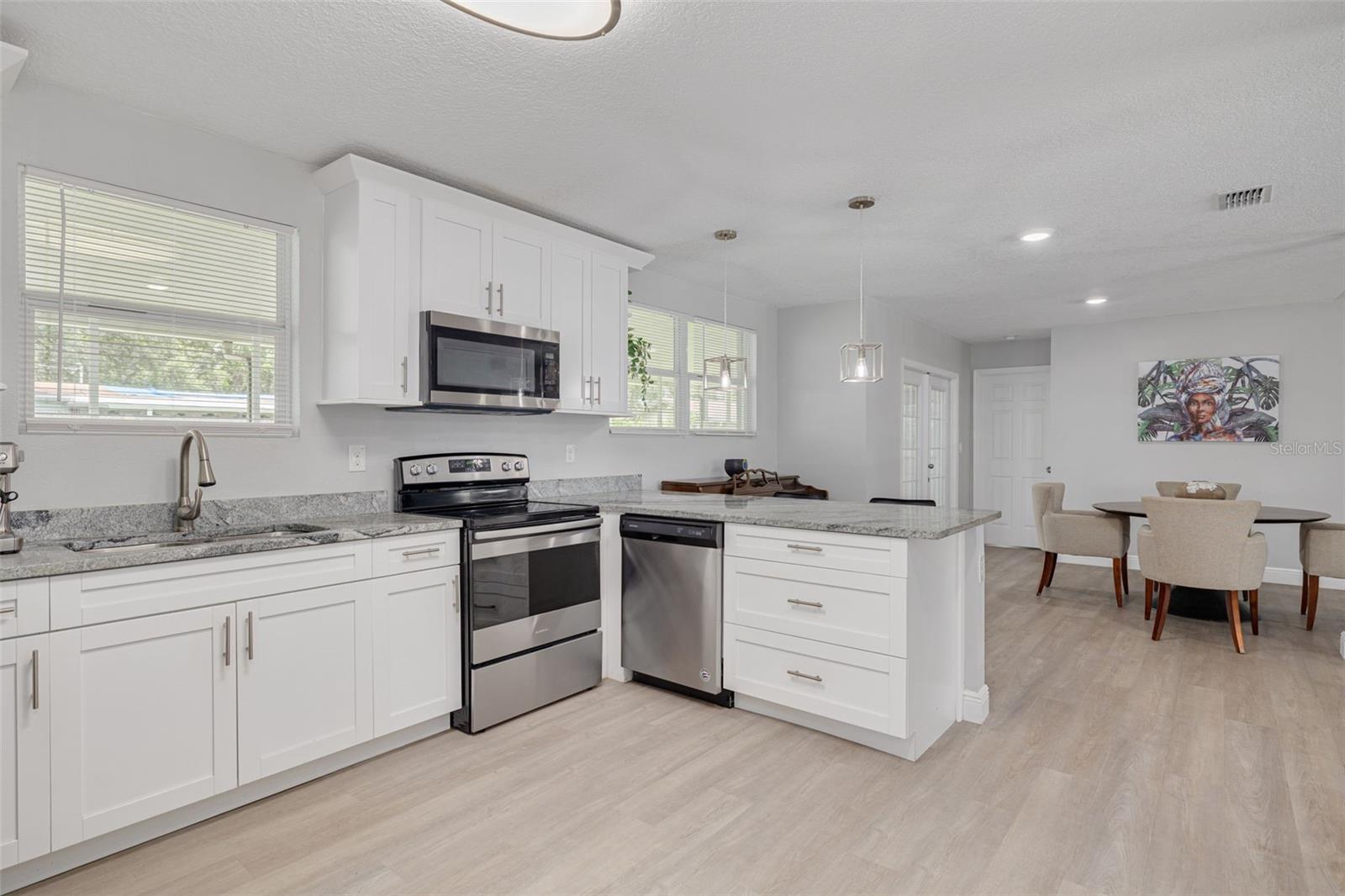 Image 5 of 25 For 505 Broxburn Avenue