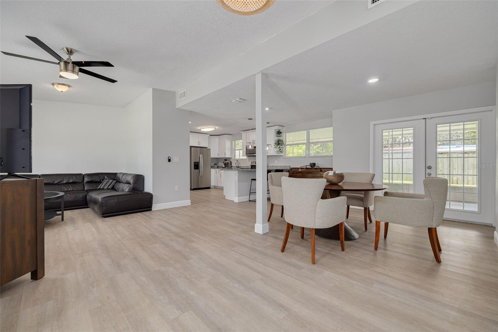 Image 6 of 25 For 505 Broxburn Avenue