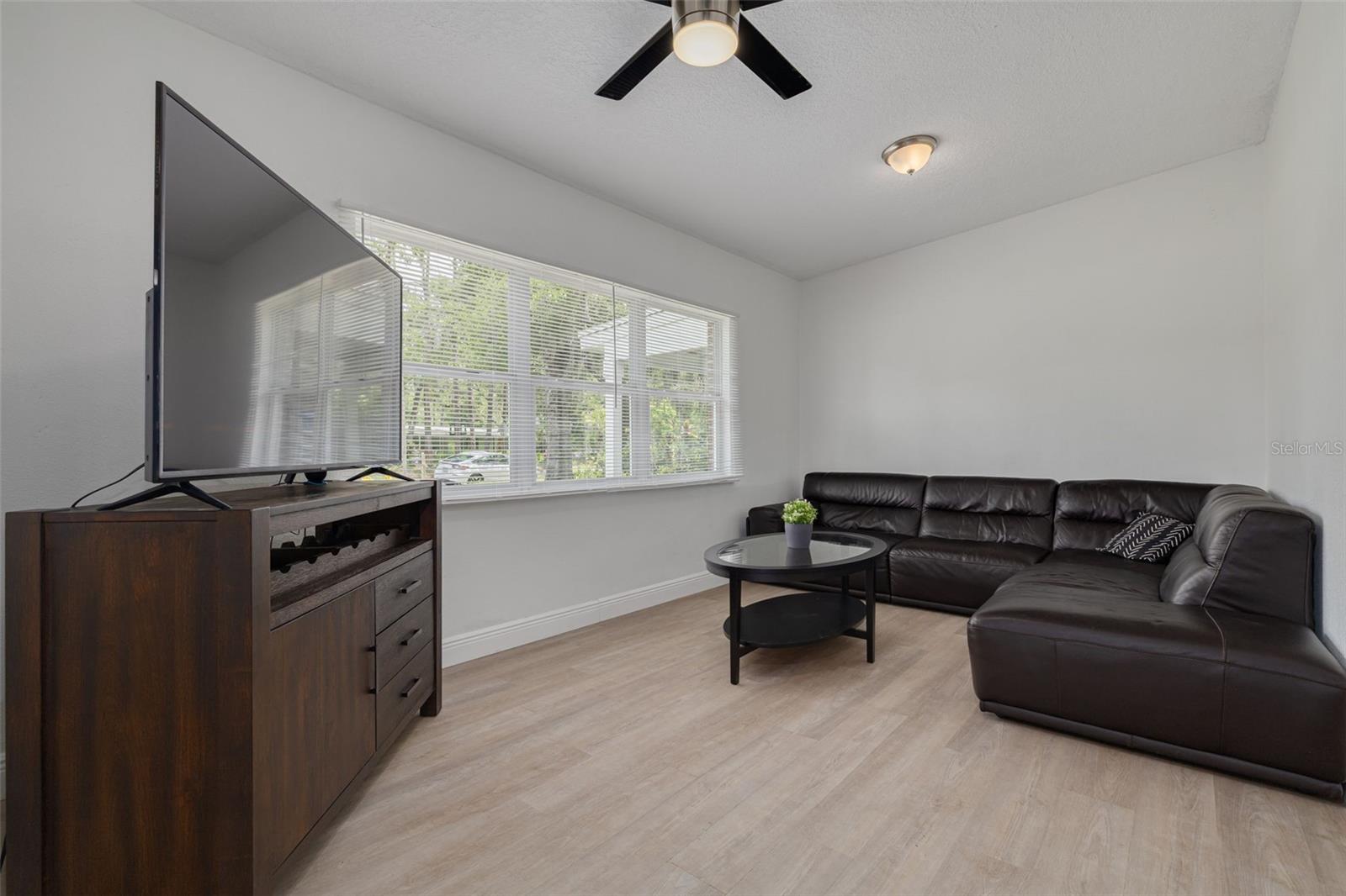 Image 7 of 25 For 505 Broxburn Avenue