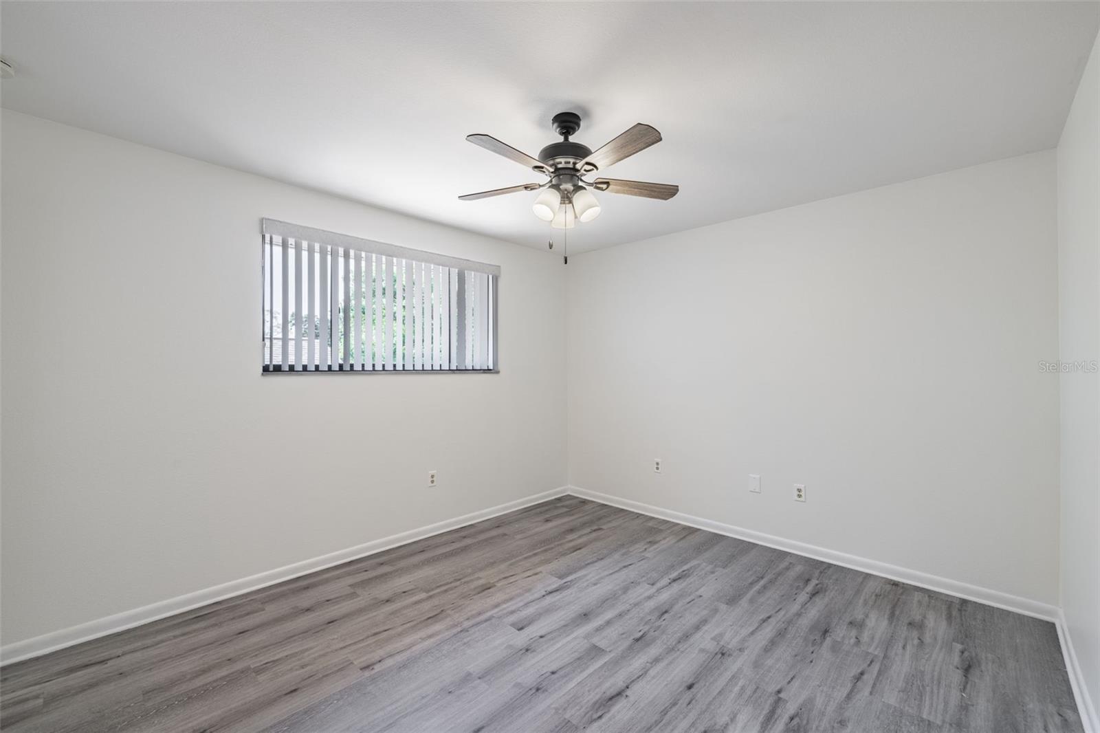Image 20 of 30 For 498 Lakeview Drive 45
