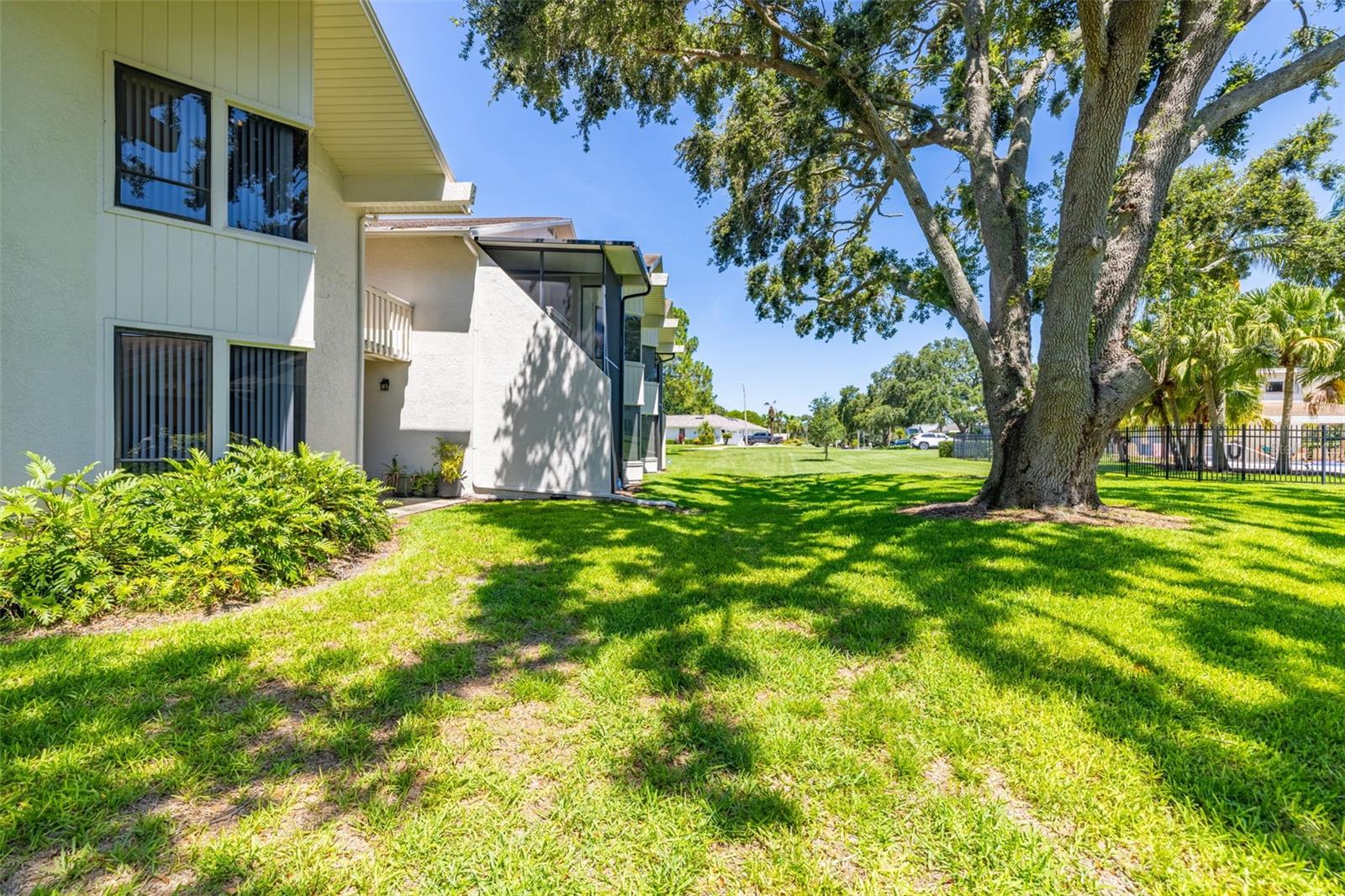 Image 26 of 30 For 498 Lakeview Drive 45