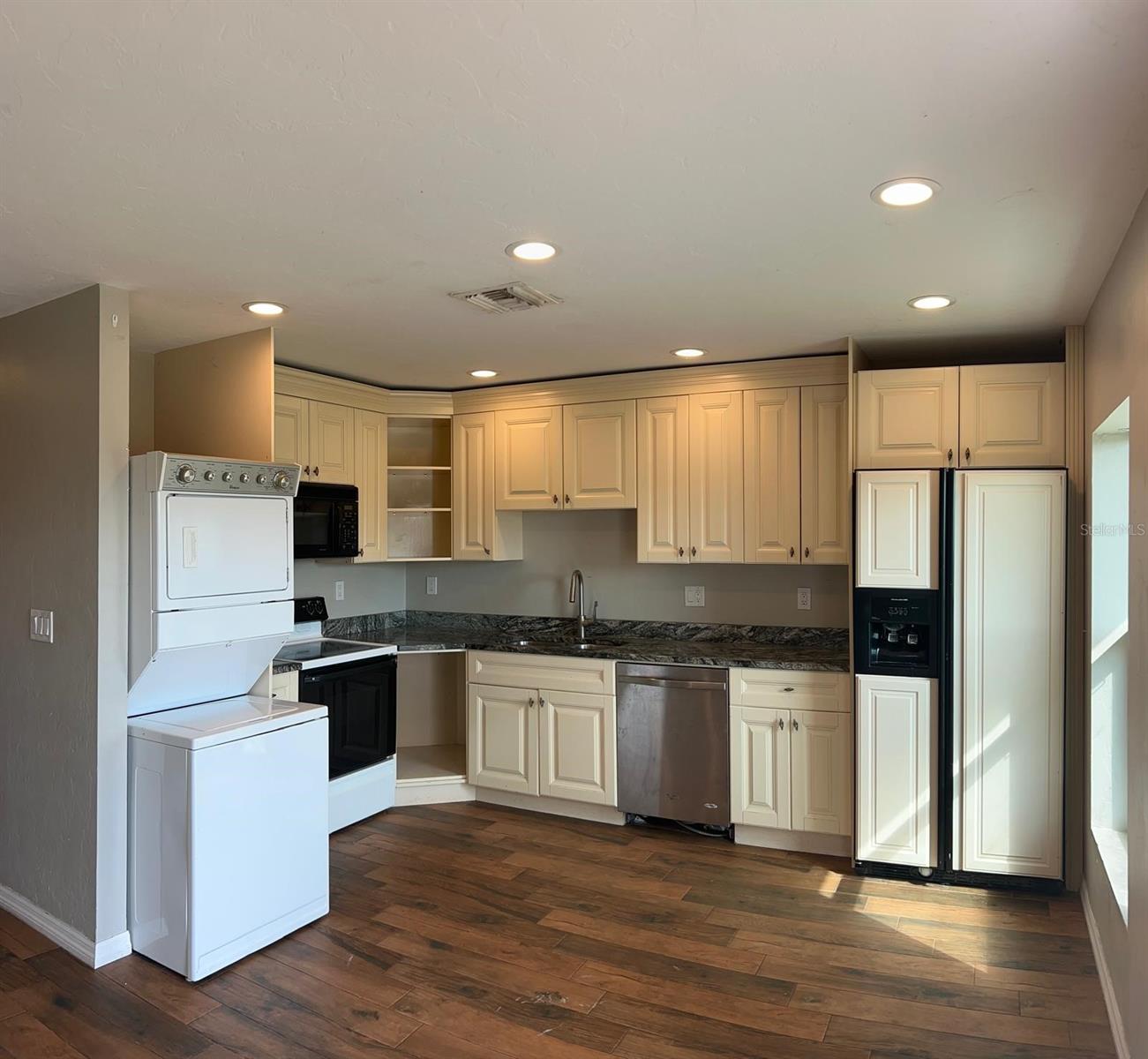 Image 4 of 14 For 6383 Biscayne