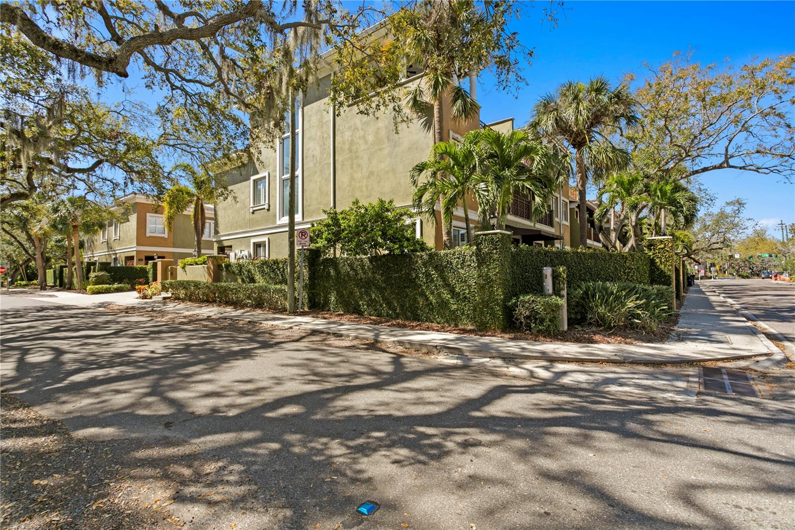 Image 2 of 46 For 4907 Bayshore Boulevard 115