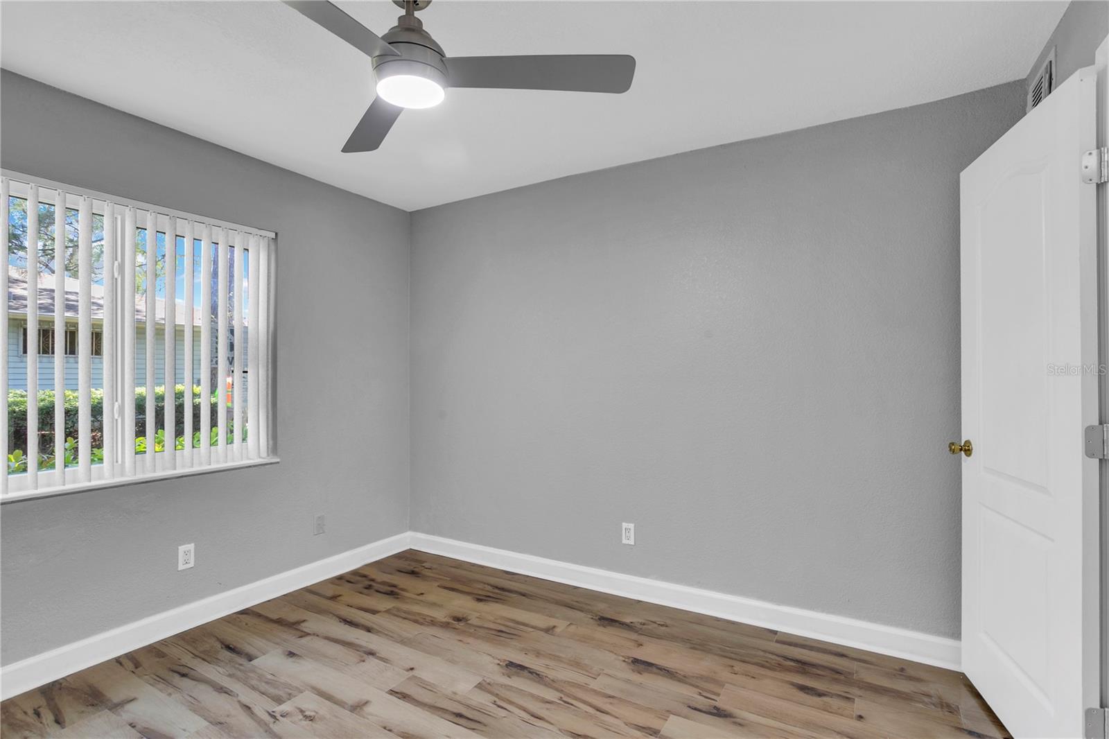 Image 23 of 41 For 209 Red Cedar Place 209