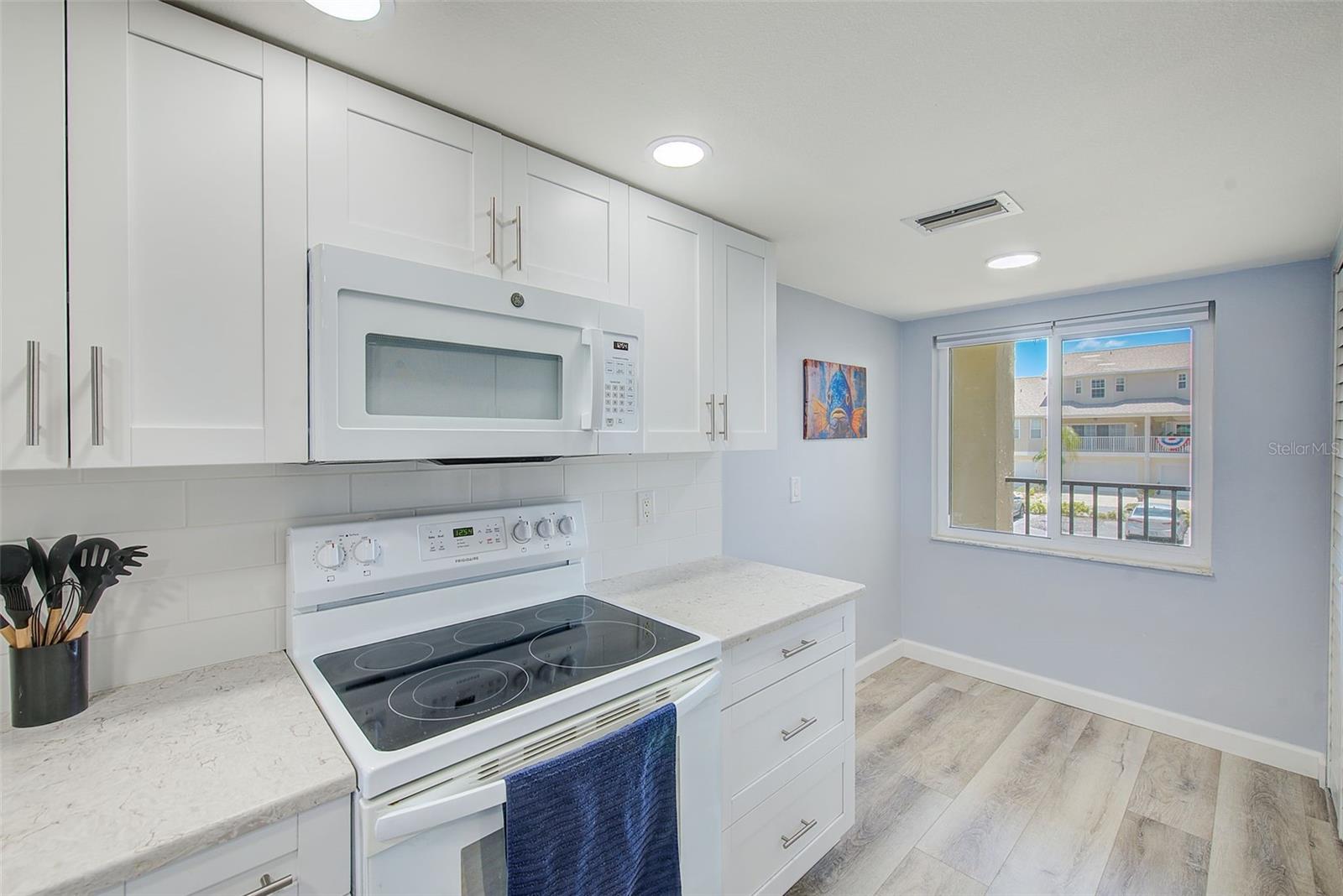 Image 10 of 35 For 8211 Brent Street 815