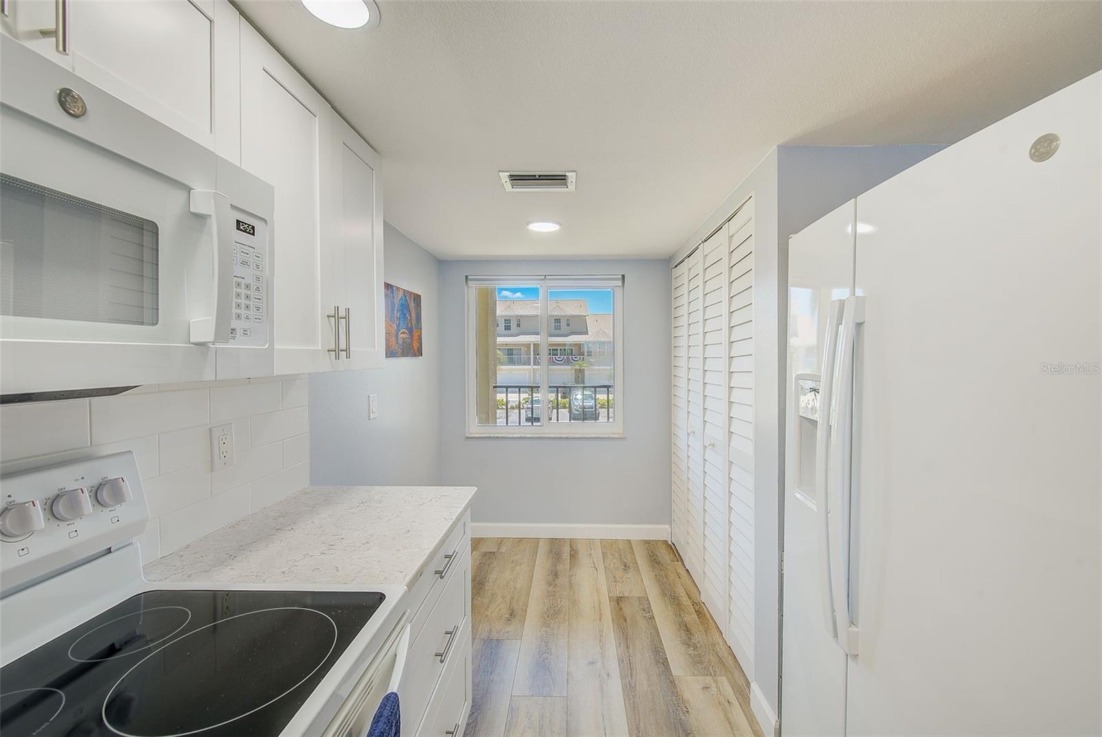 Image 11 of 35 For 8211 Brent Street 815