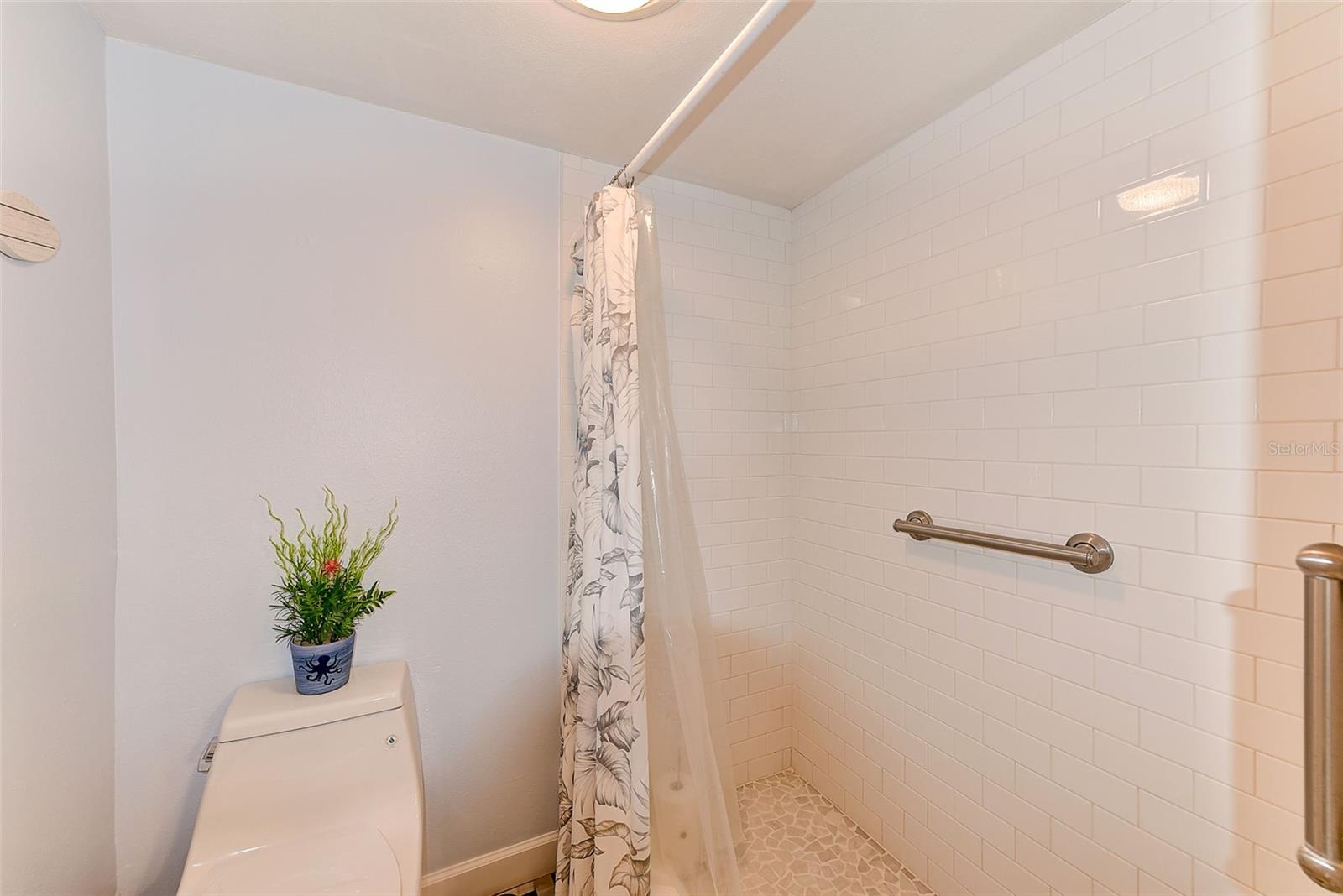 Image 16 of 35 For 8211 Brent Street 815