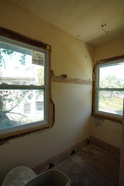 Image 36 of 50 For 2355 Trelain Drive S