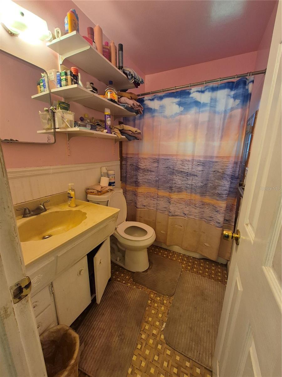 Image 7 of 11 For 6326 38th Avenue N
