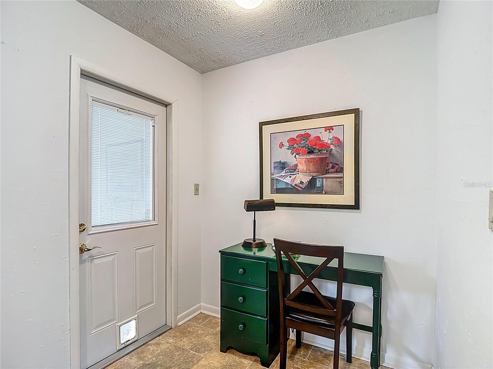 Listing photo id 10 for 31096 Inwood Circle