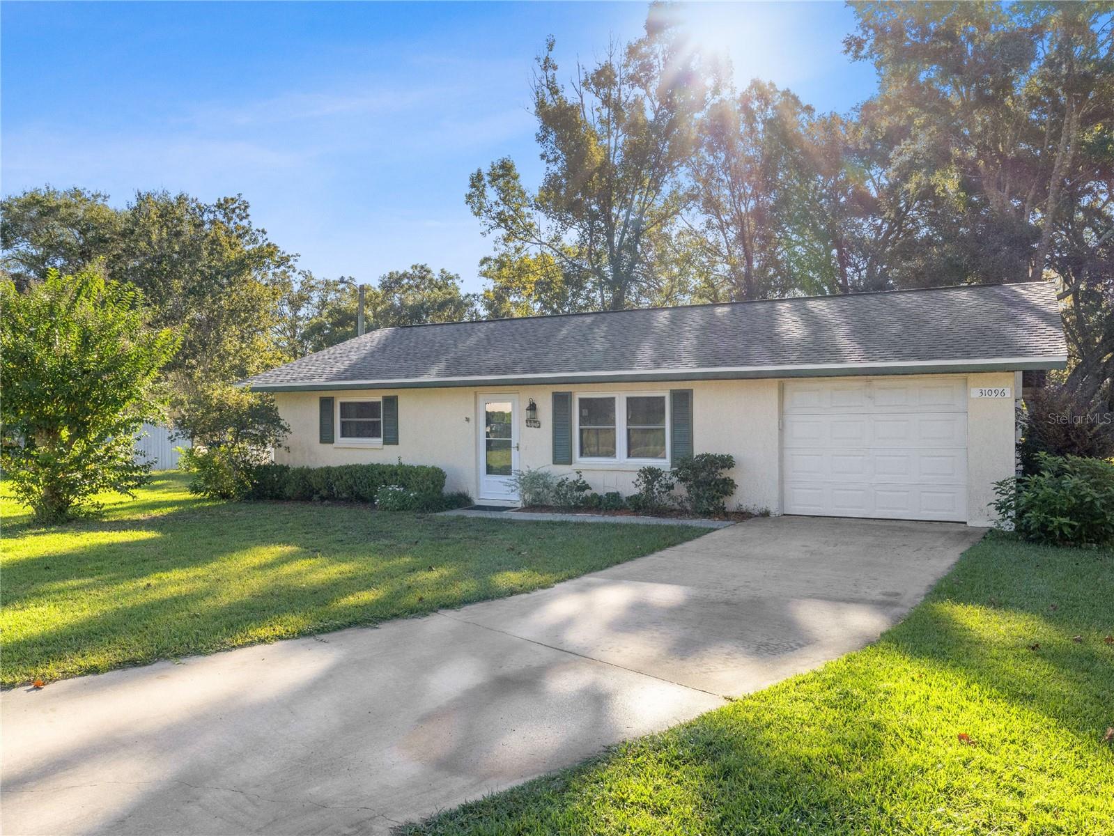 Listing photo id 0 for 31096 Inwood Circle