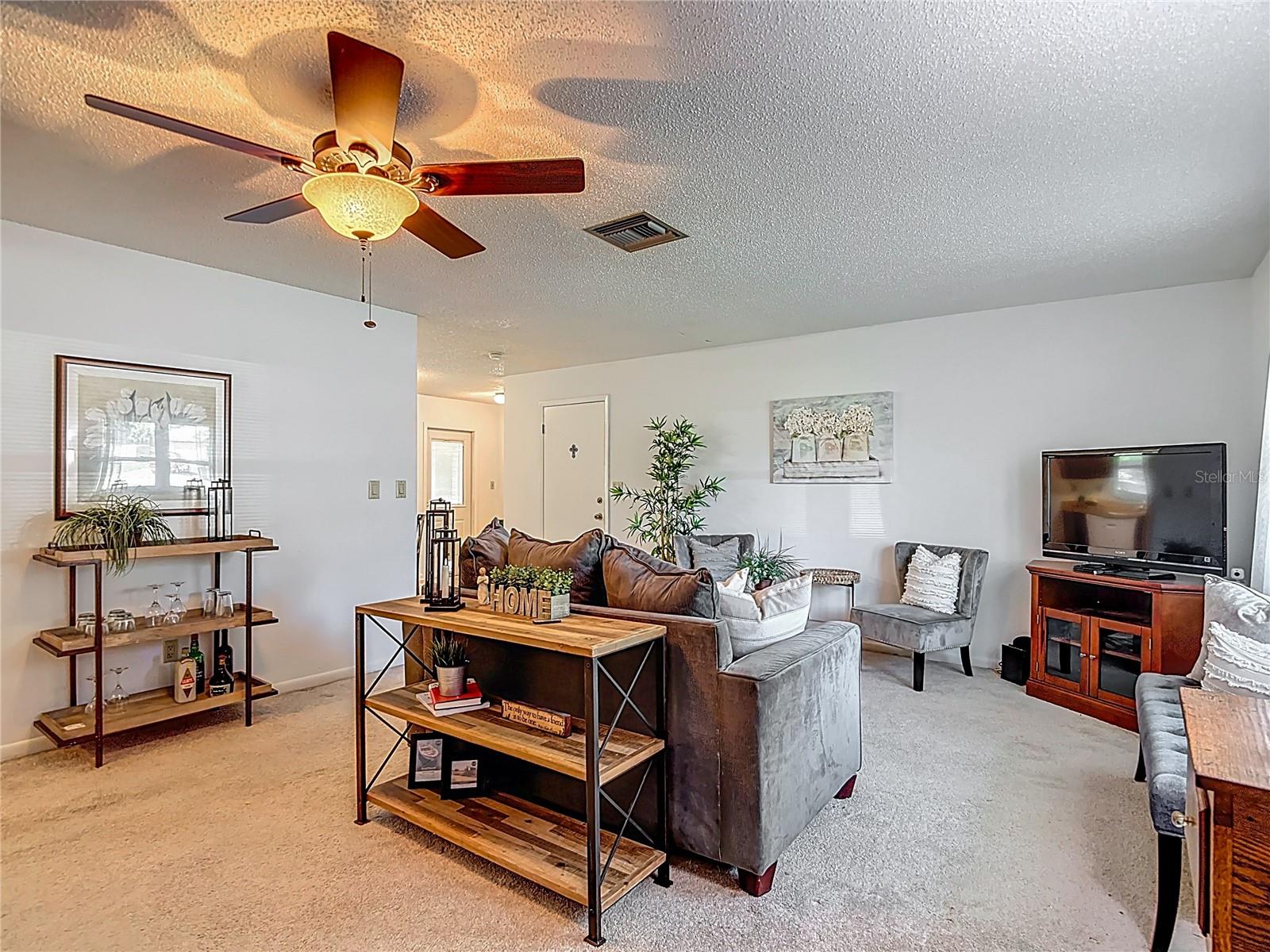 Listing photo id 1 for 31096 Inwood Circle