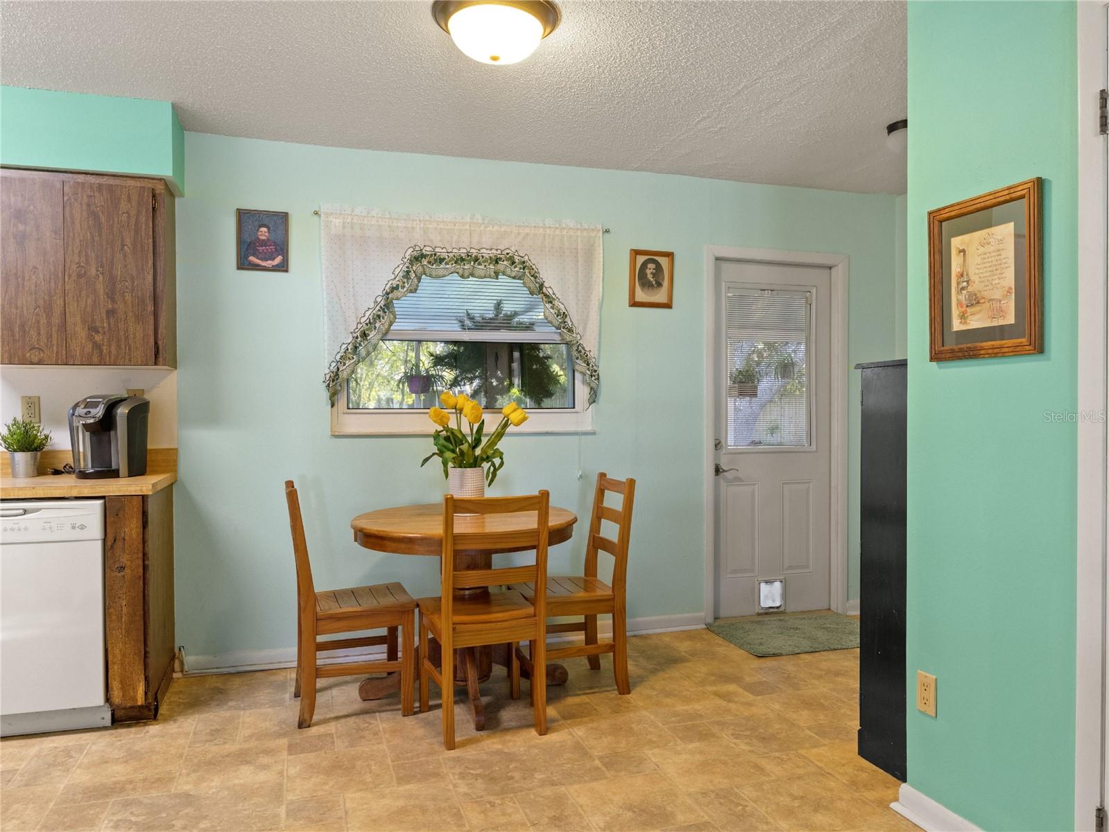 Listing photo id 31 for 31096 Inwood Circle