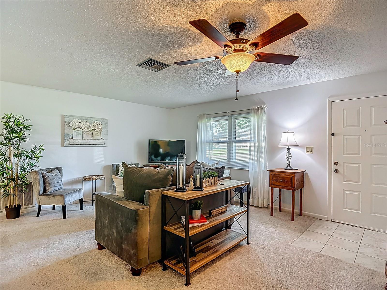 Listing photo id 2 for 31096 Inwood Circle
