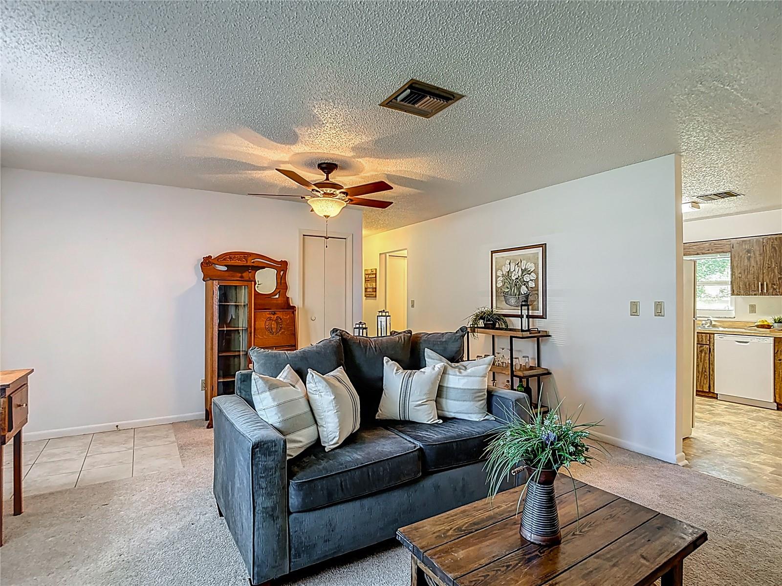 Listing photo id 4 for 31096 Inwood Circle