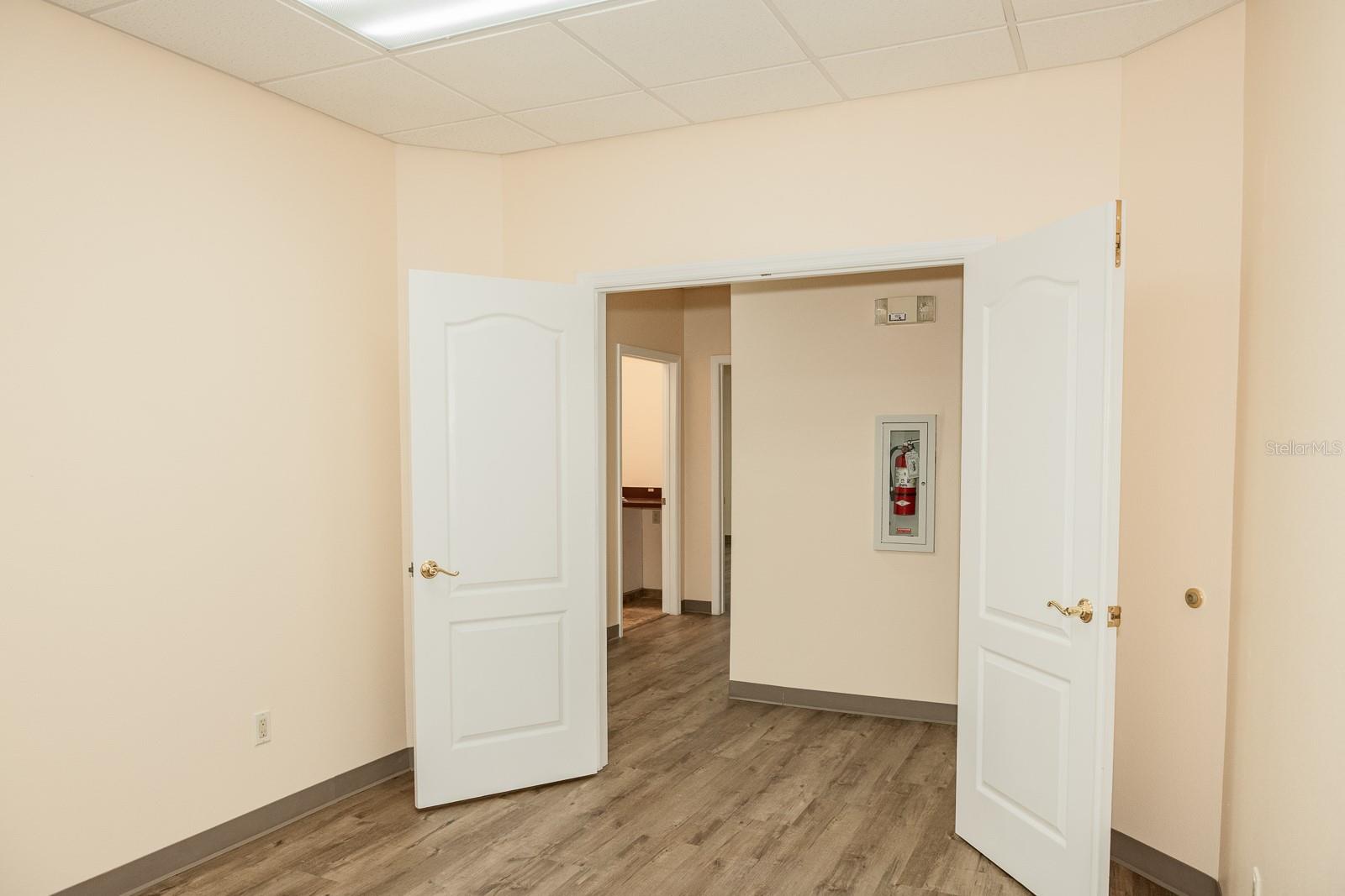 Image 22 of 35 For 4505 Armenia Avenue 102