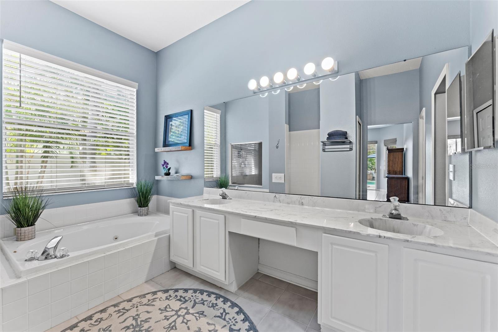 Image 19 of 51 For 12910 Vicksburg Drive