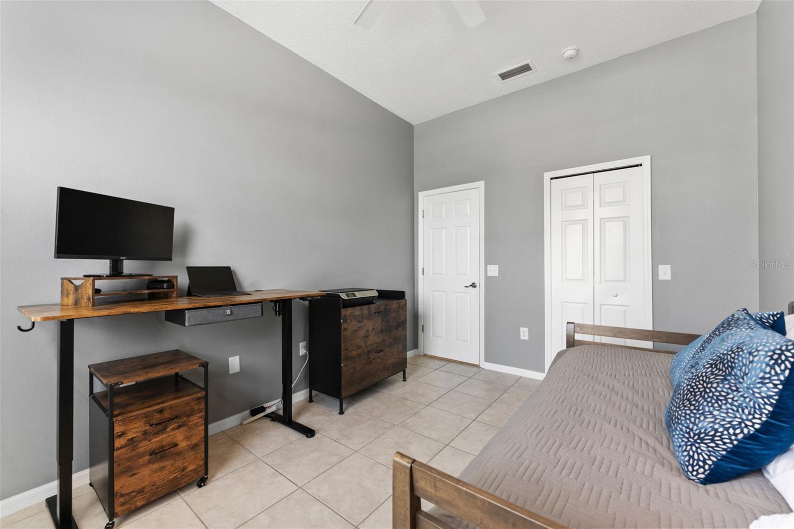 Image 22 of 51 For 12910 Vicksburg Drive
