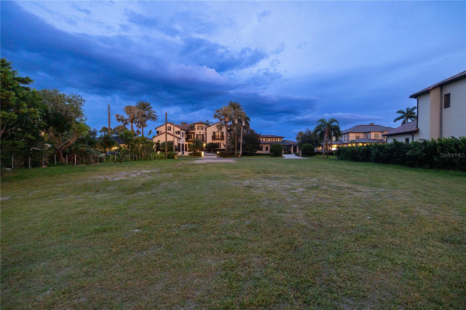 Listing photo id 12 for 1900 Brightwaters Boulevard Ne