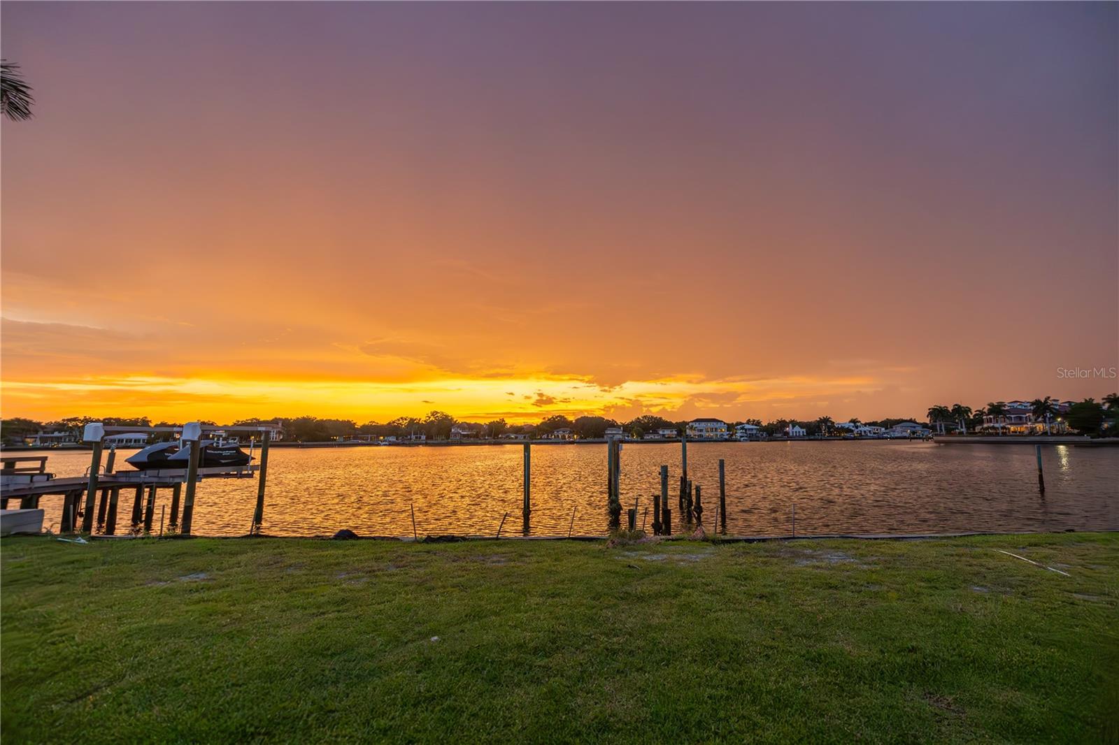 Listing photo id 14 for 1900 Brightwaters Boulevard Ne