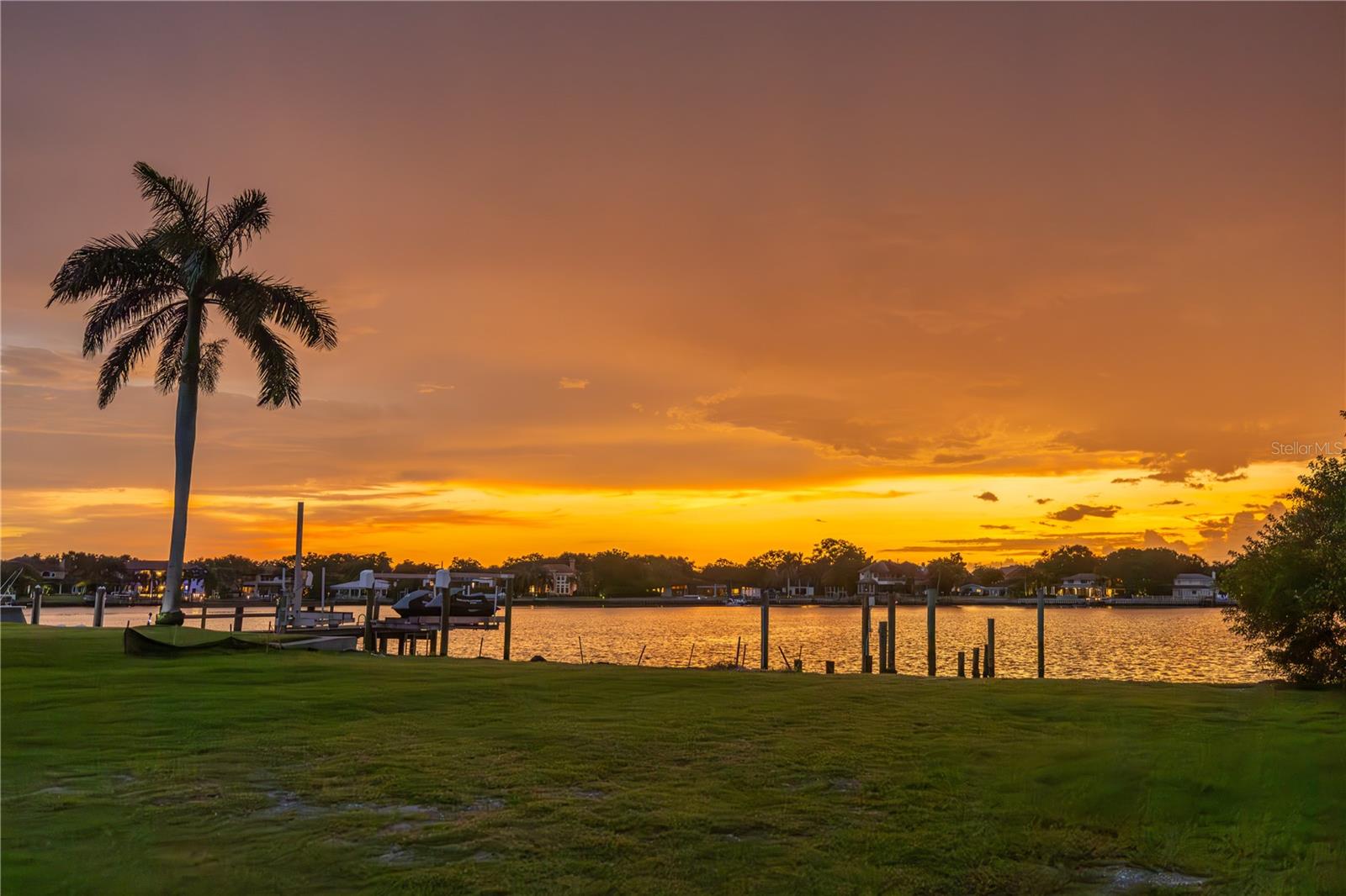 Listing photo id 15 for 1900 Brightwaters Boulevard Ne