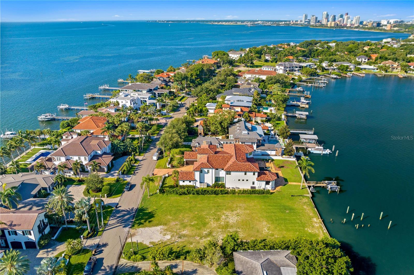 Listing photo id 2 for 1900 Brightwaters Boulevard Ne
