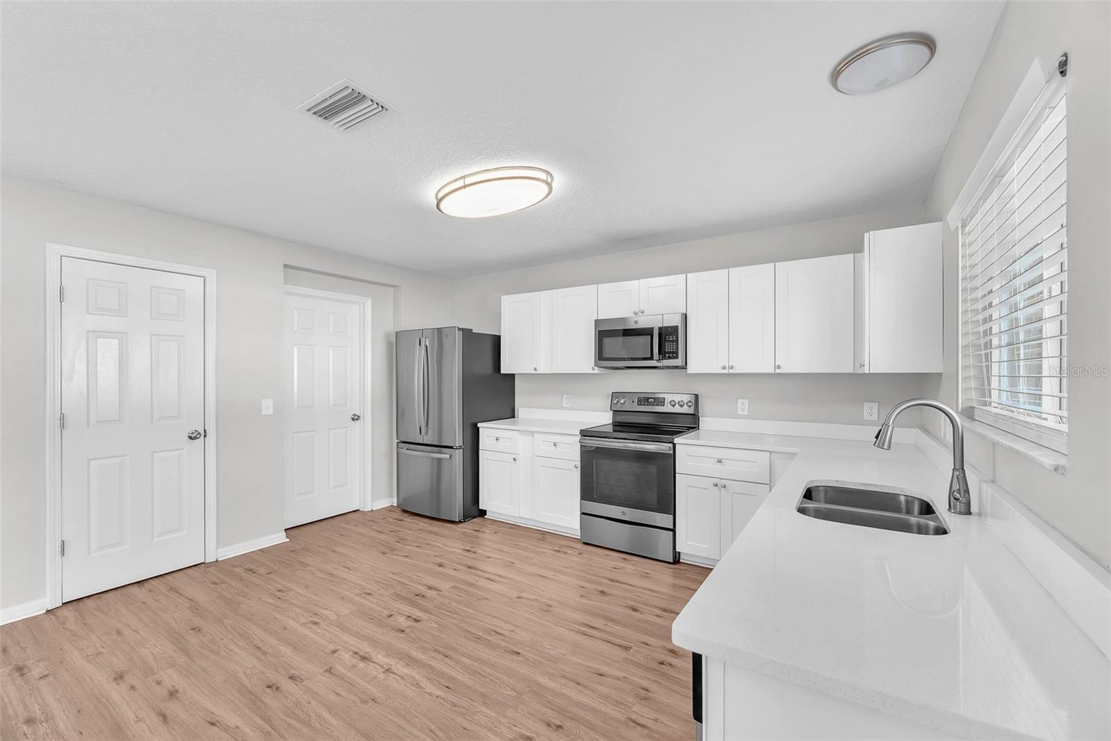 Image 10 of 30 For 10523 Boyette Creek Boulevard
