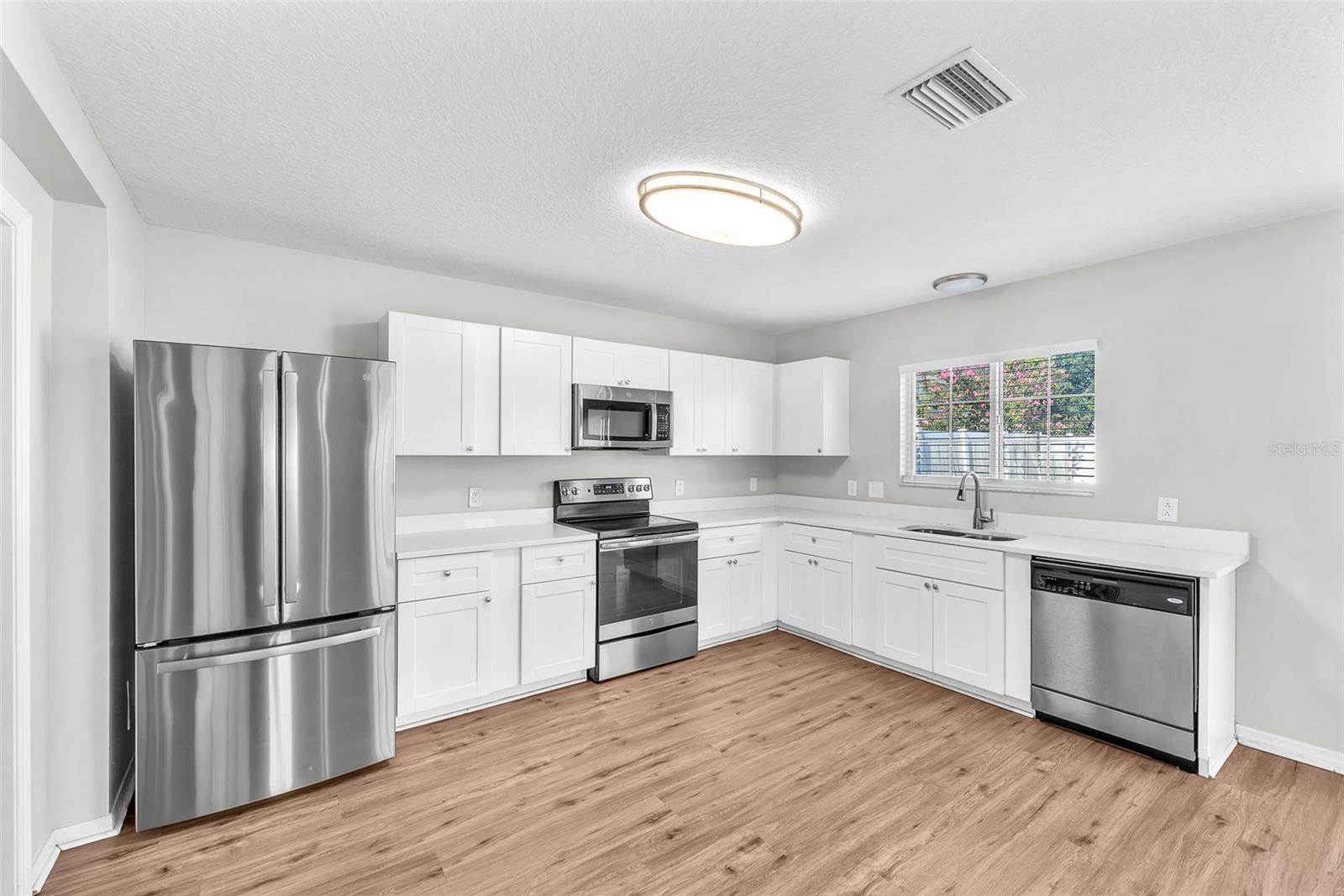 Image 13 of 30 For 10523 Boyette Creek Boulevard
