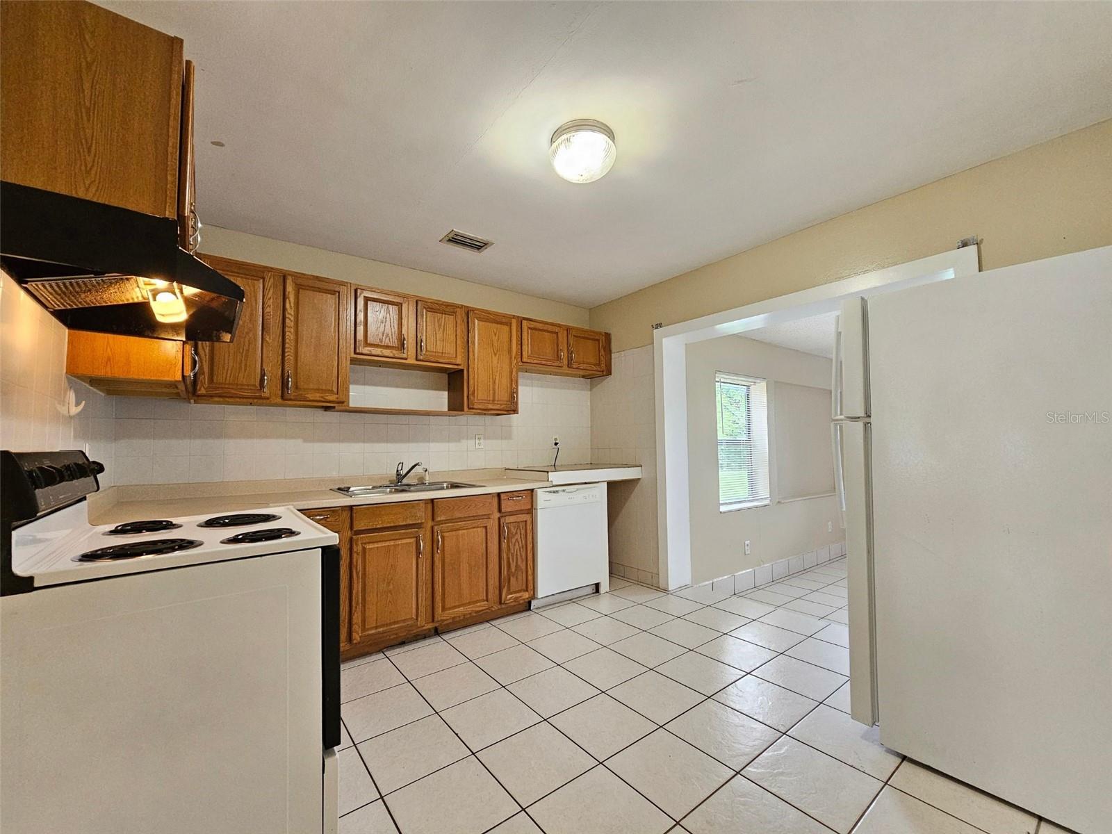 Image 3 of 18 For 2235 Lakeview Street