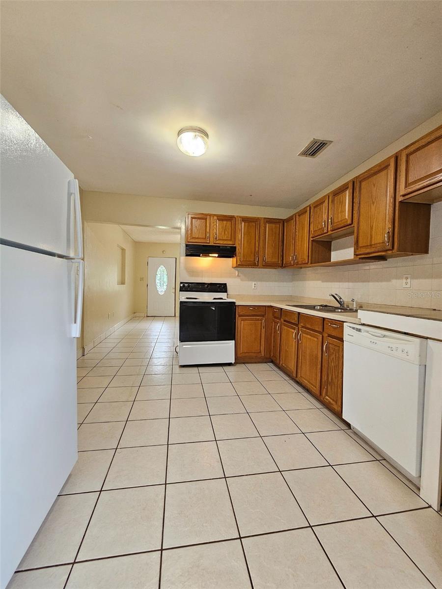 Image 4 of 18 For 2235 Lakeview Street