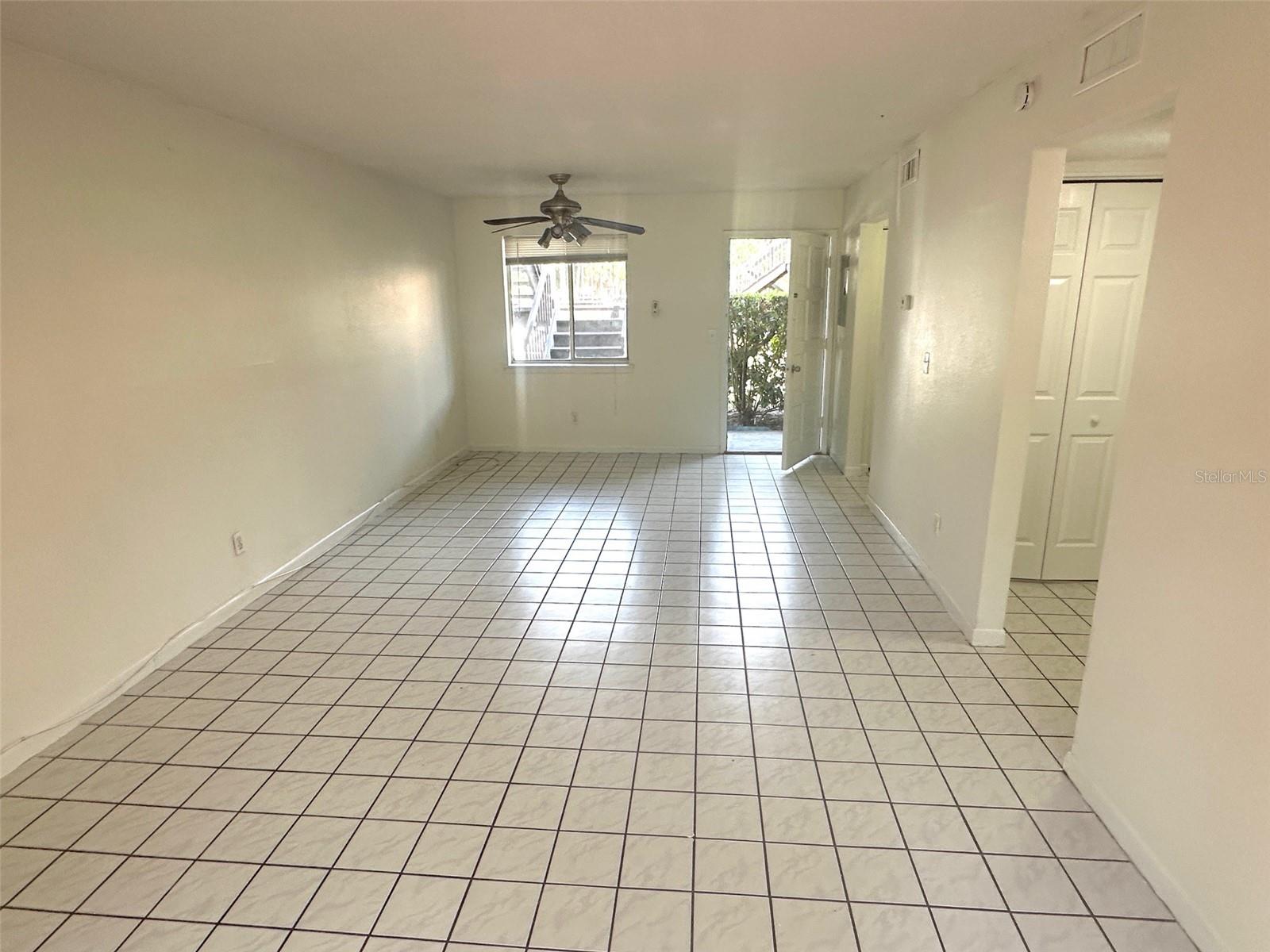 Listing photo id 3 for 6342 Newtown Circle A4