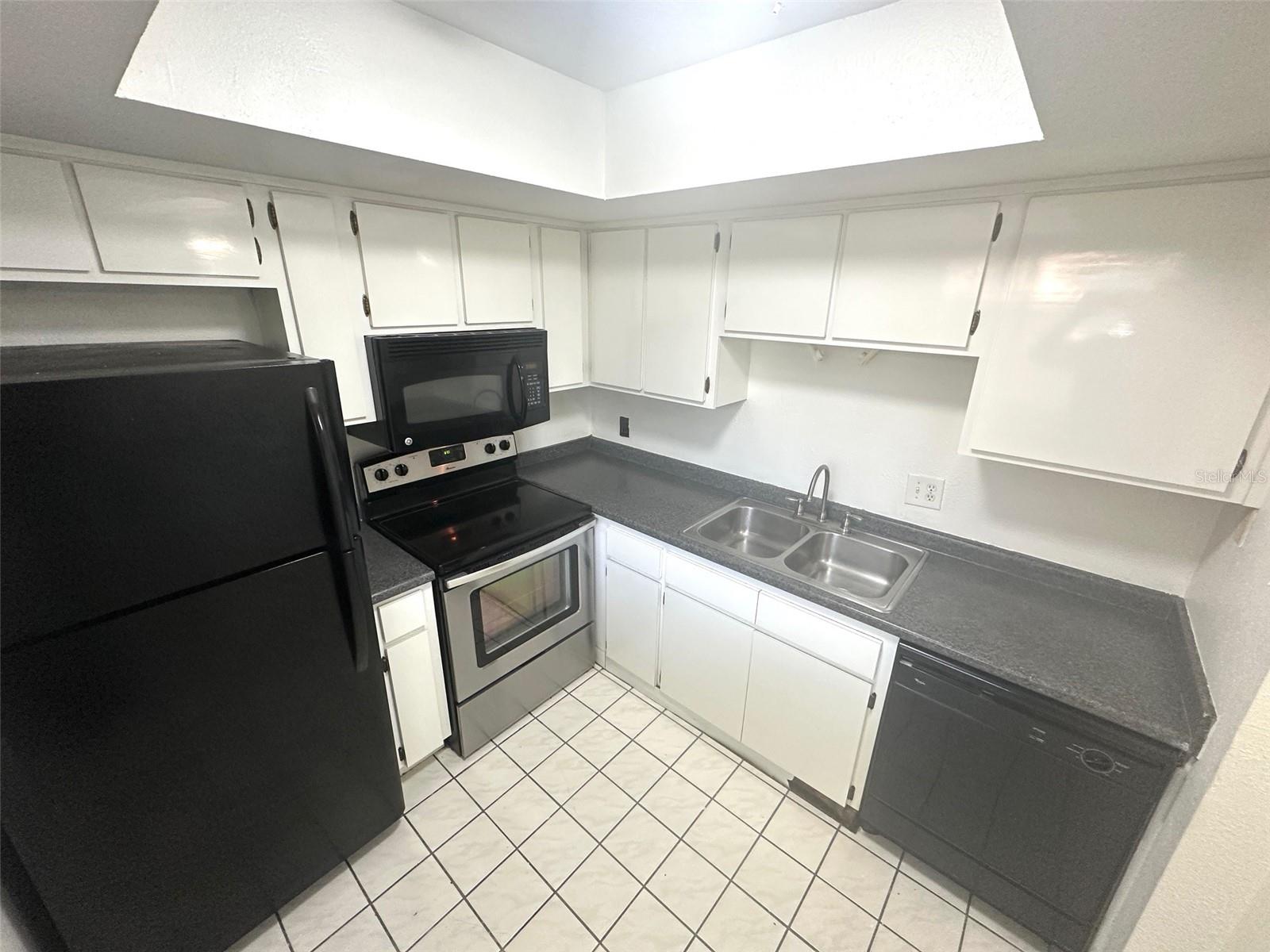 Listing photo id 5 for 6342 Newtown Circle A4