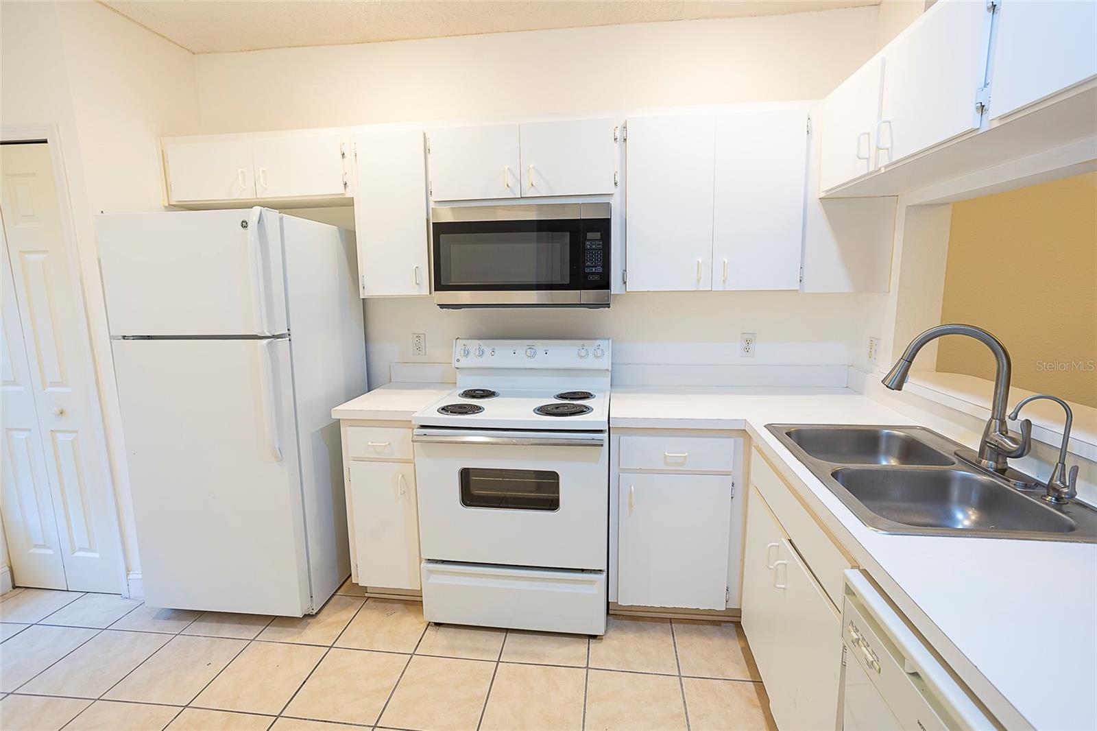 Listing photo id 3 for 8545 Hunters Key Circle