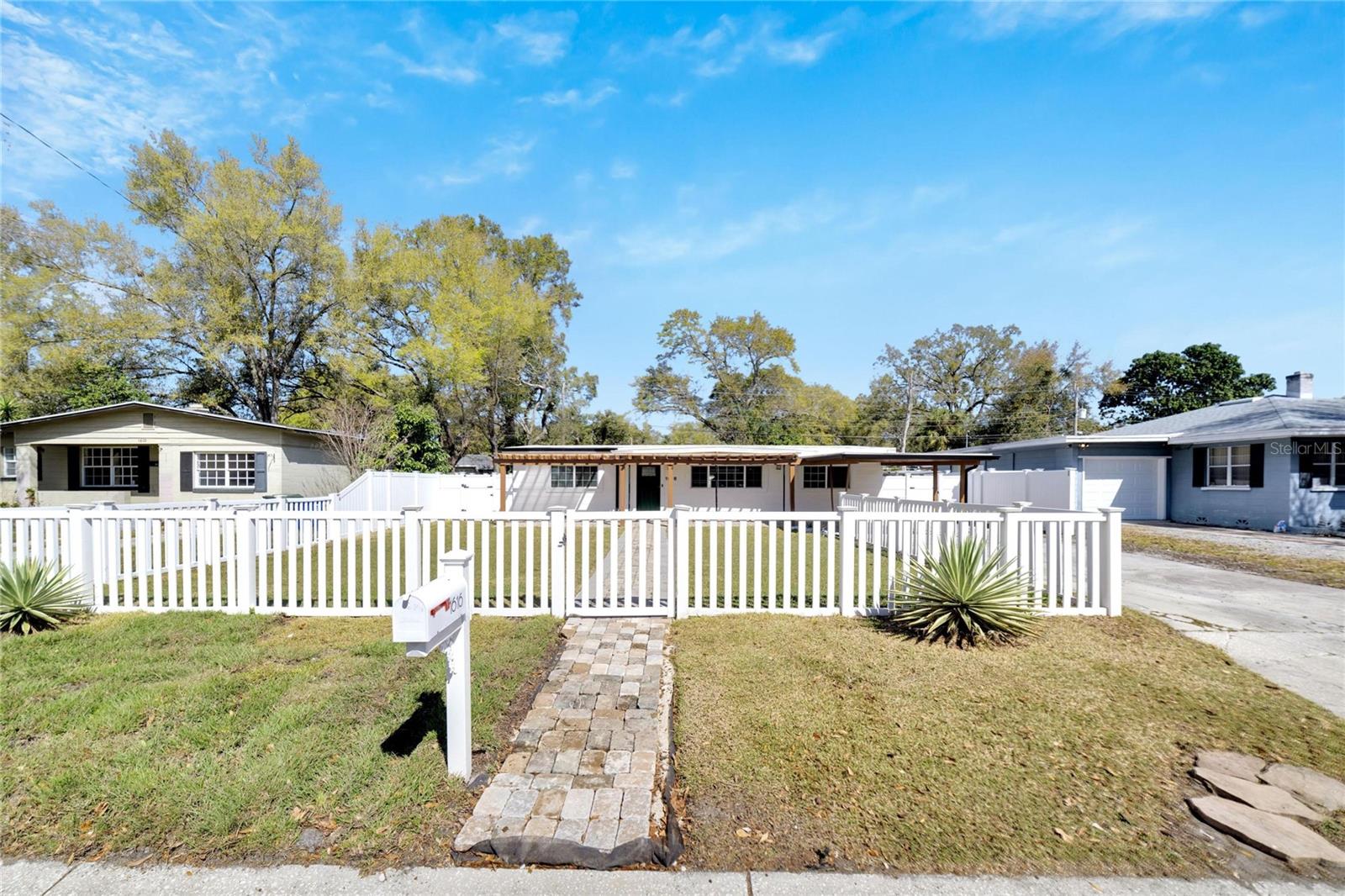 Image 4 of 72 For 1616 Huntington Street