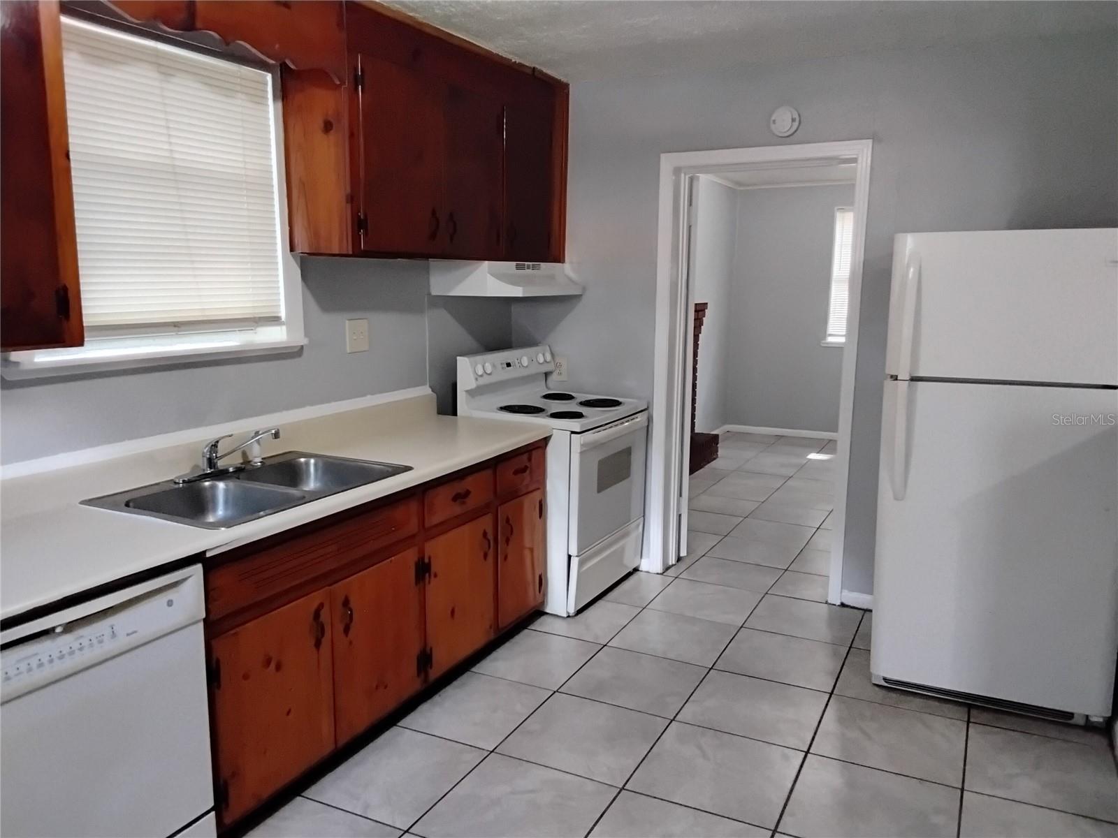 Image 2 of 3 For 3038 Plum Street