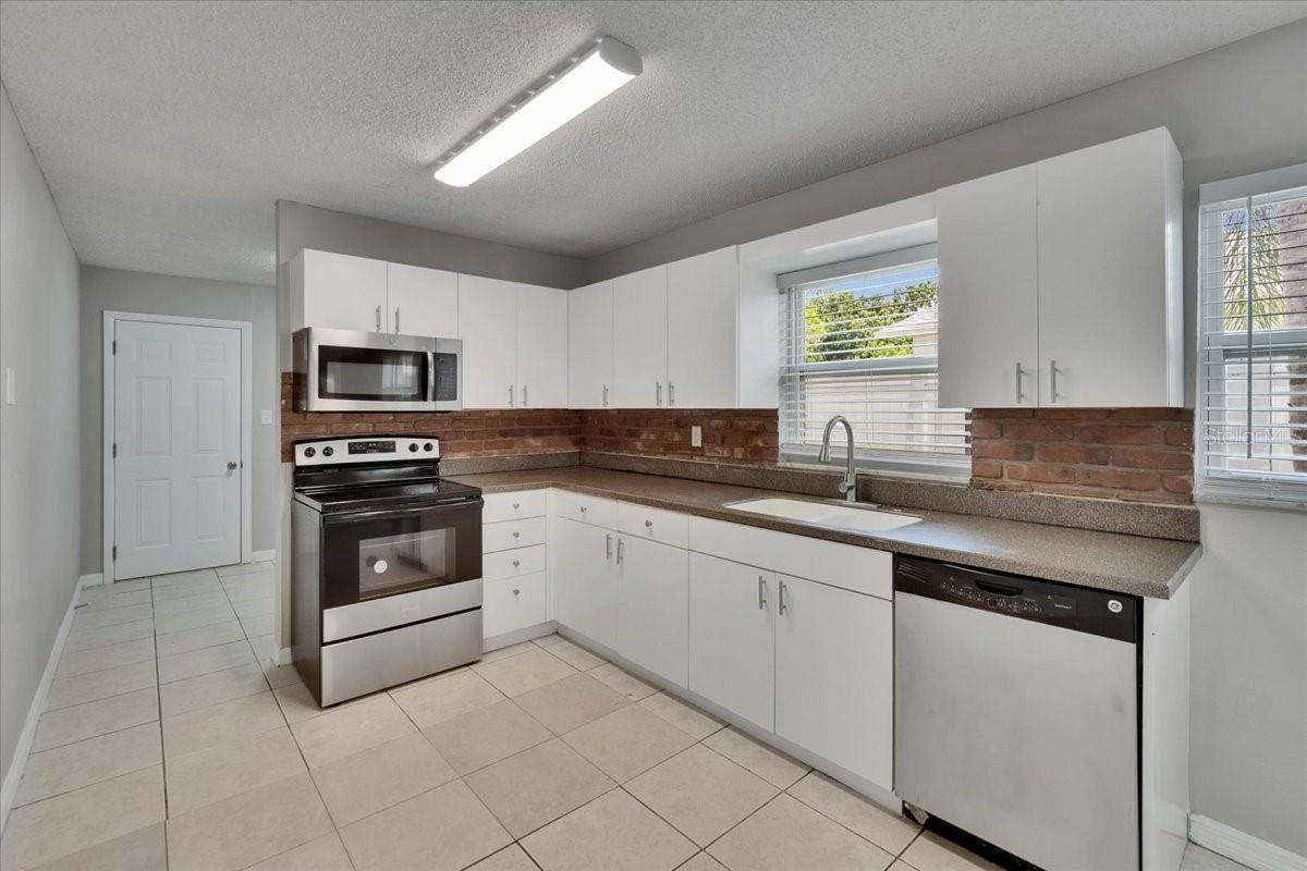 Image 4 of 33 For 6211 Harold Avenue