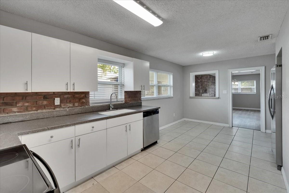 Image 6 of 33 For 6211 Harold Avenue