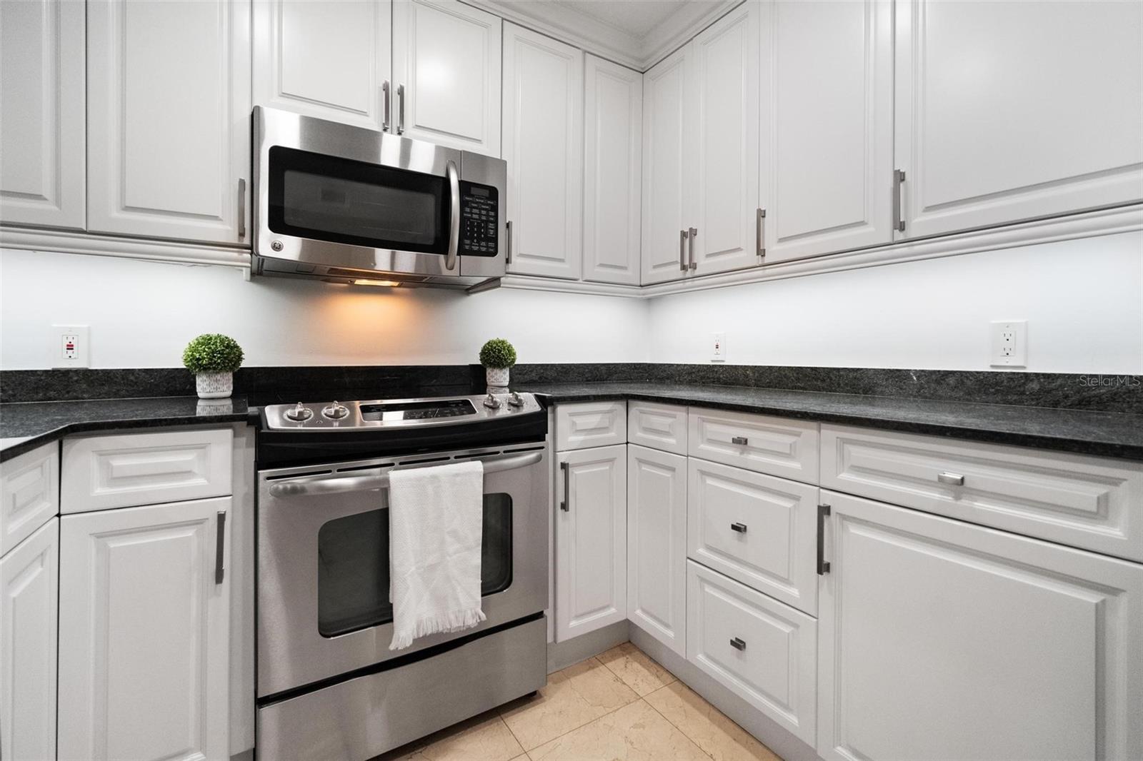 Image 5 of 32 For 301 2nd Street N 14