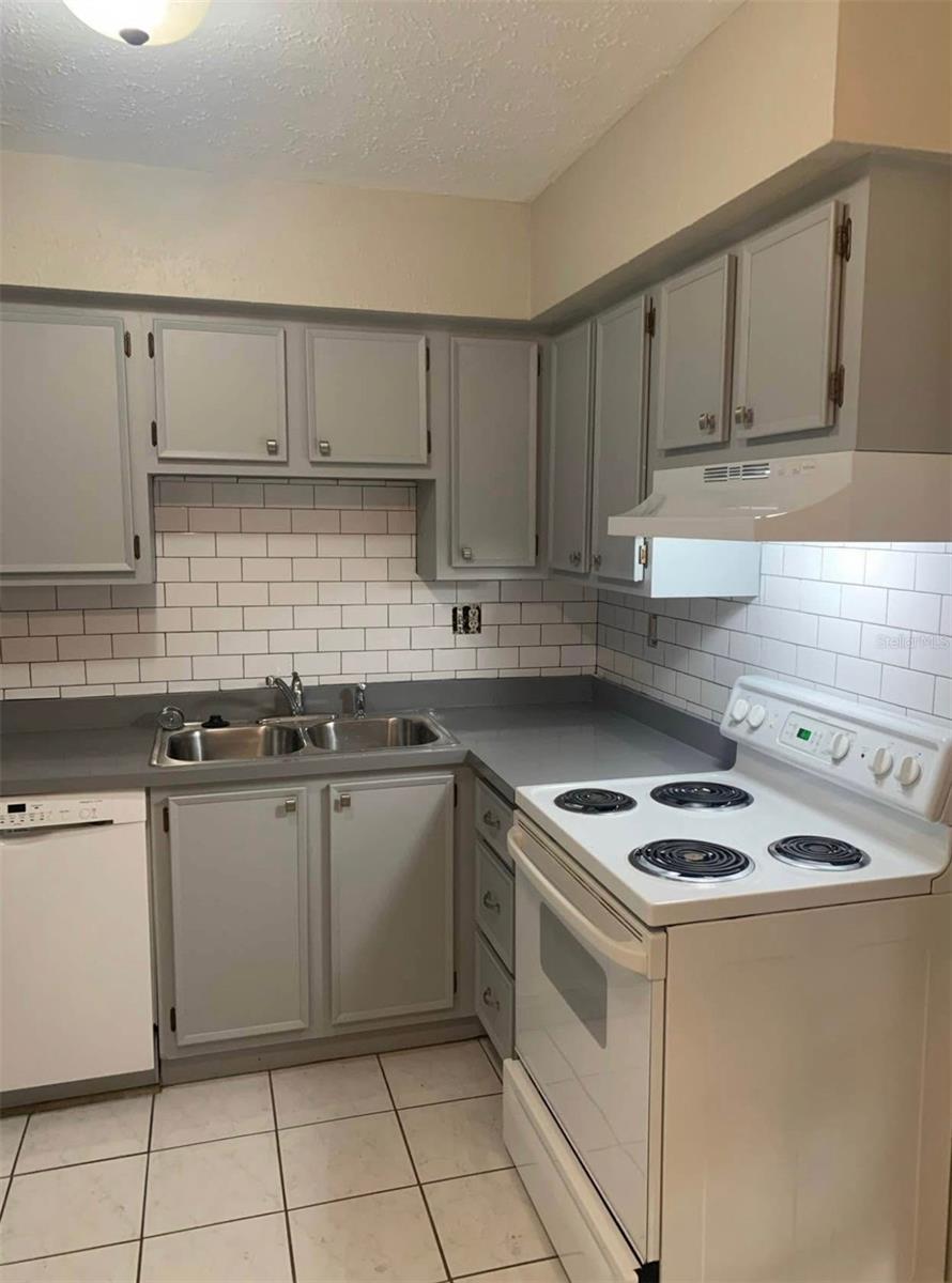 Image 2 of 8 For 1025 Apollo Beach Boulevard B