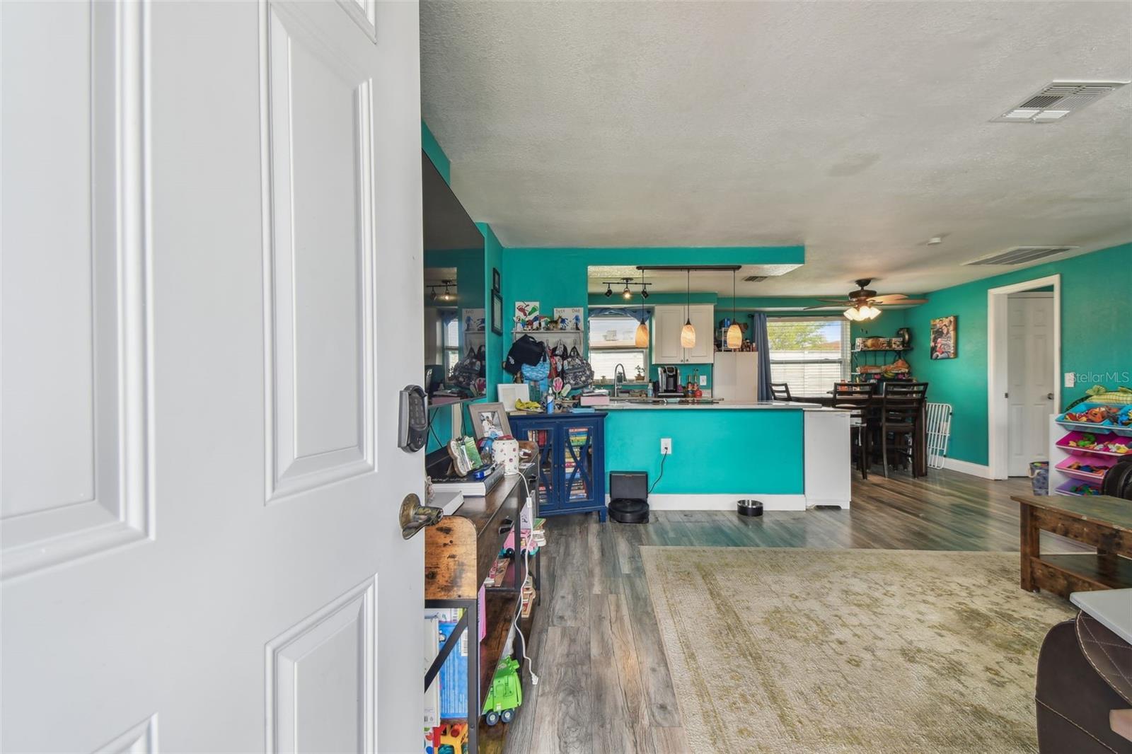 Listing photo id 5 for 3427 Cantrell Street