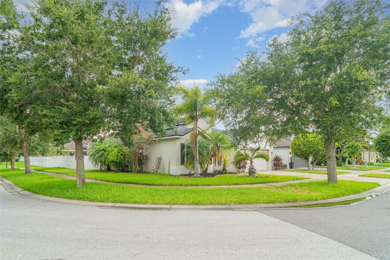 Image 4 of 57 For 12721 Avelar Creek Drive