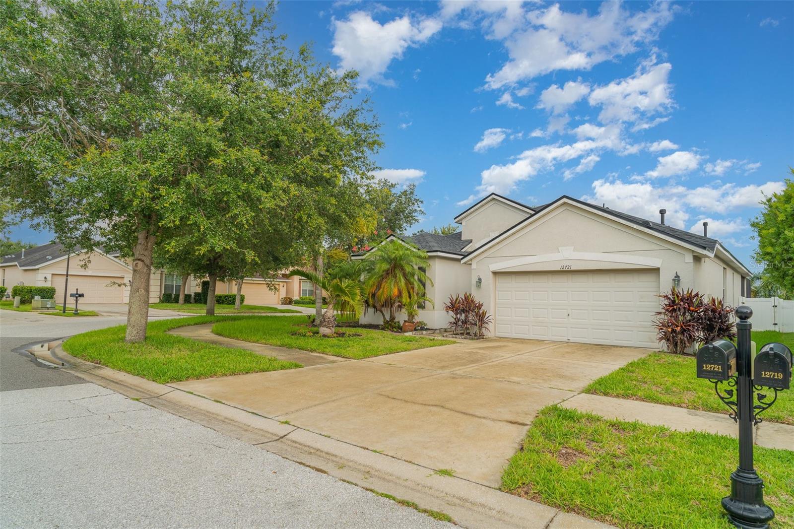 Image 5 of 57 For 12721 Avelar Creek Drive