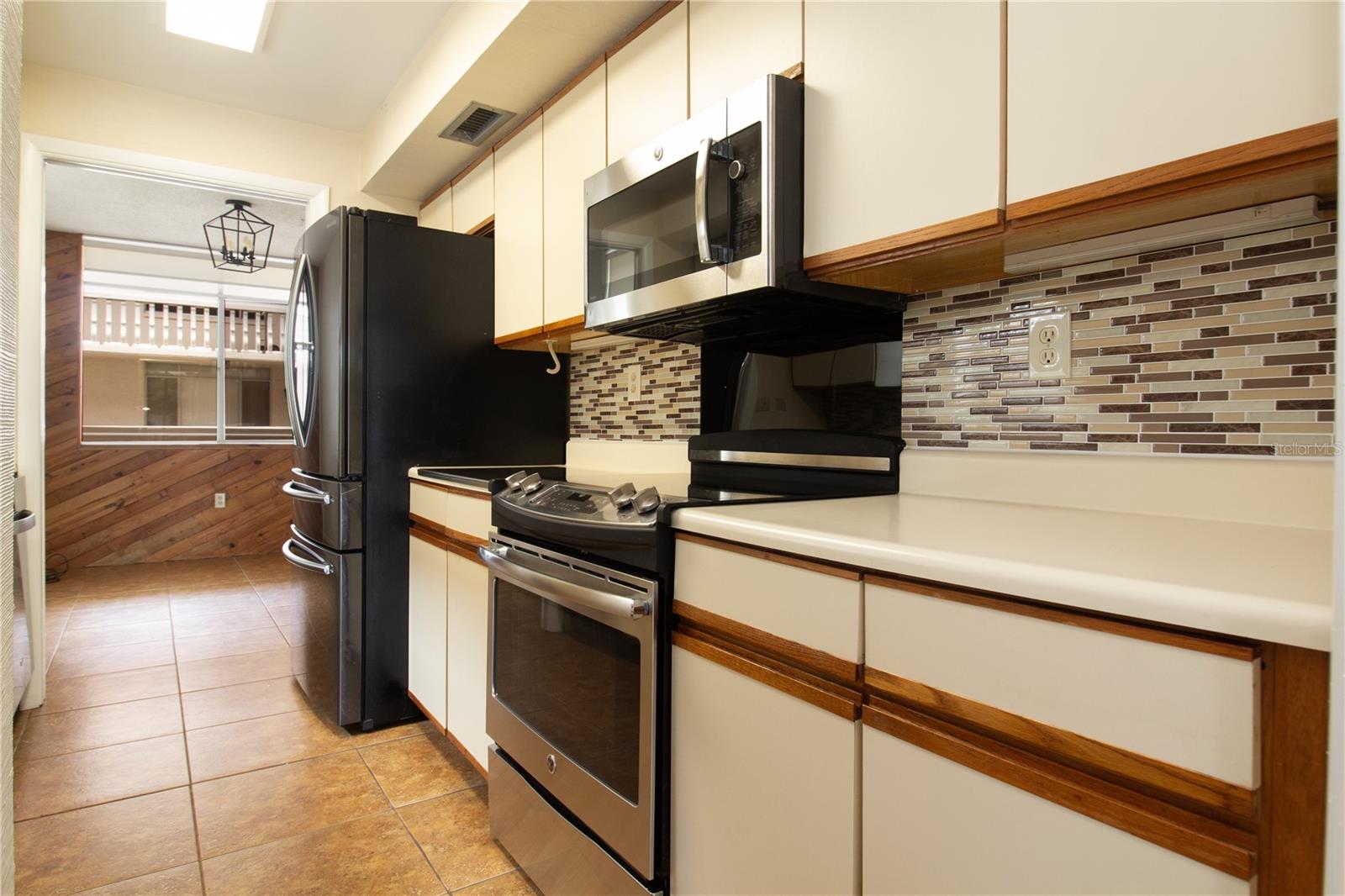 Image 12 of 51 For 2623 Seville Boulevard 203