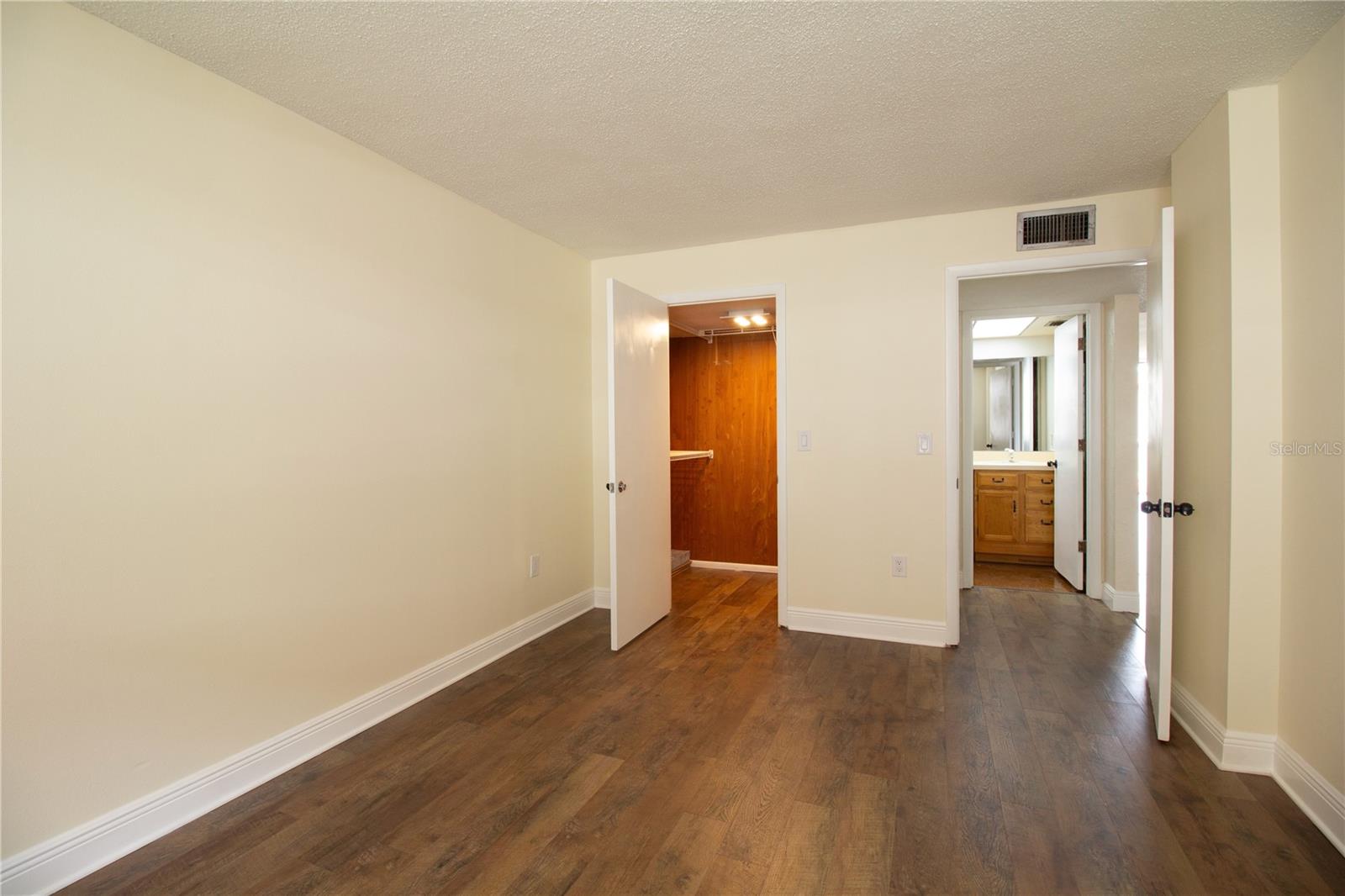Image 31 of 51 For 2623 Seville Boulevard 203