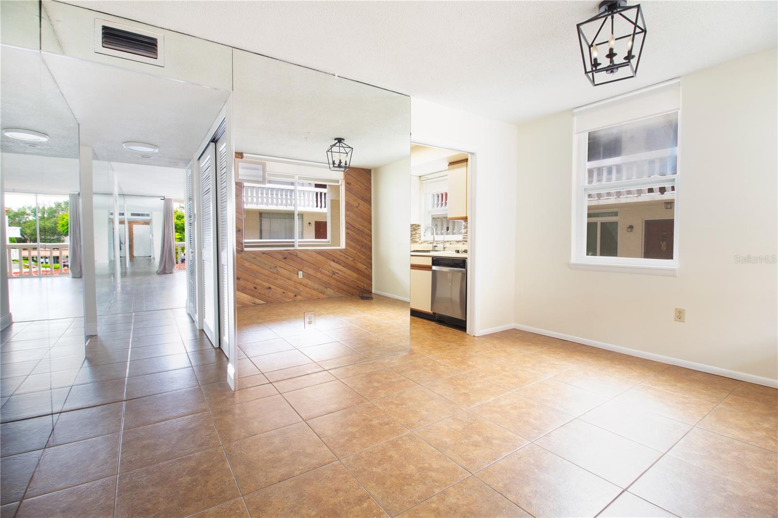 Image 4 of 51 For 2623 Seville Boulevard 203